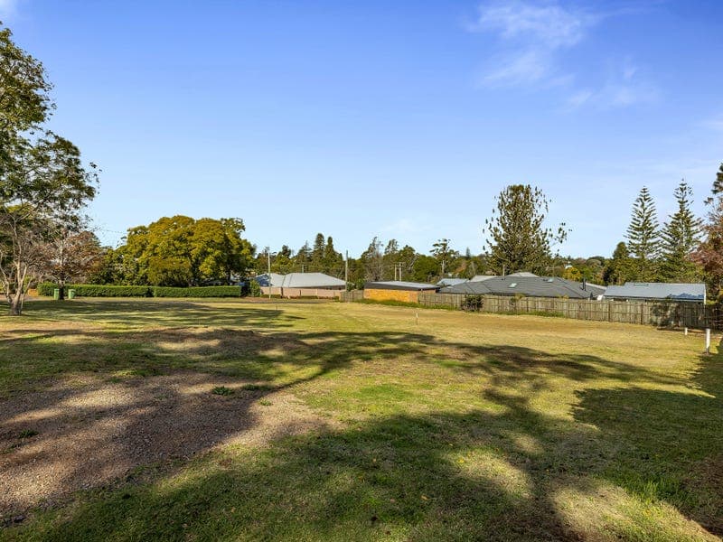 2 Alford Street, Mount Lofty - Thumbnail 4
