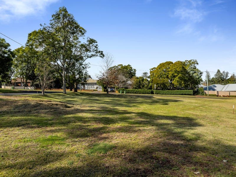 2 Alford Street, Mount Lofty - Image 1