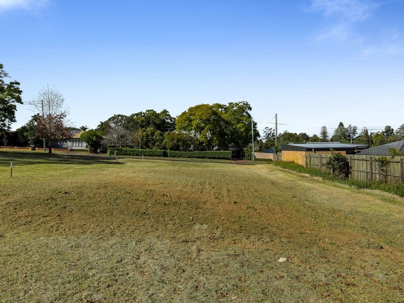 71 Mackenzie Street, Mount Lofty - Thumbnail 2