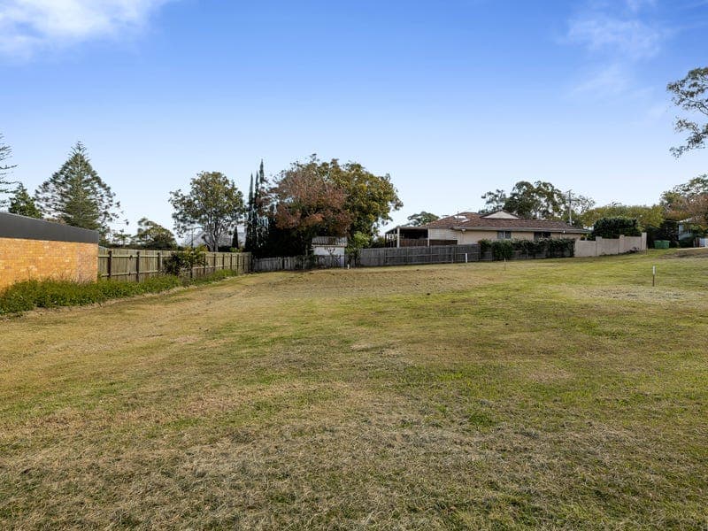 71 Mackenzie Street, Mount Lofty - Image 1