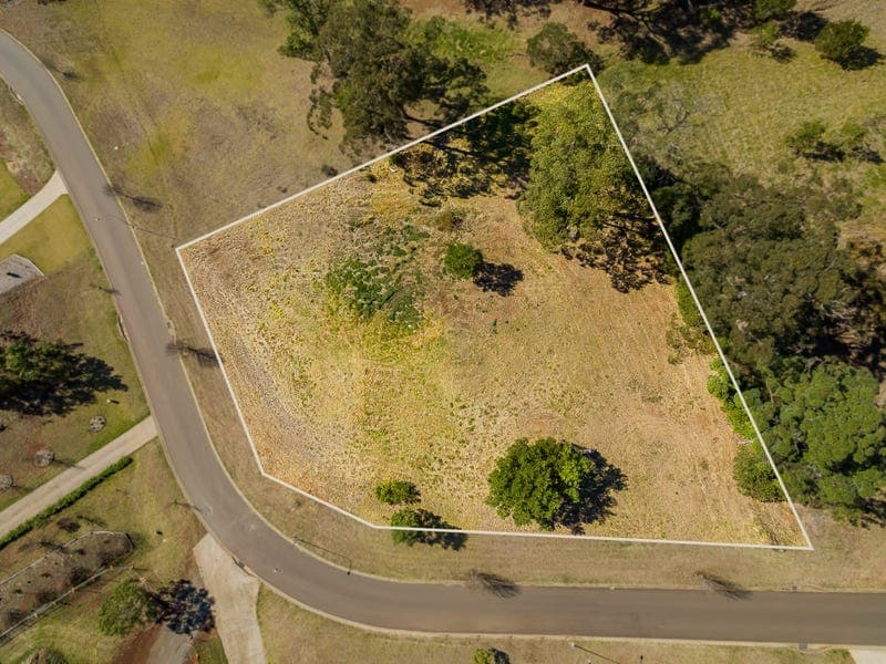 8 Guido Avenue, Blue Mountain Heights - Thumbnail 5
