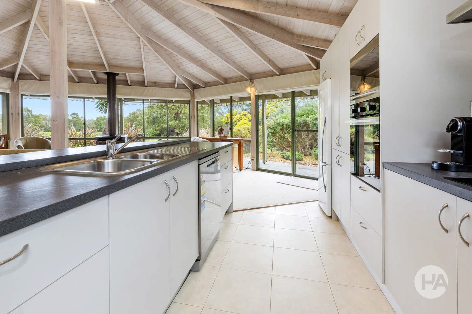39 Alexandra Avenue, SOMERS, Somers - Thumbnail 2