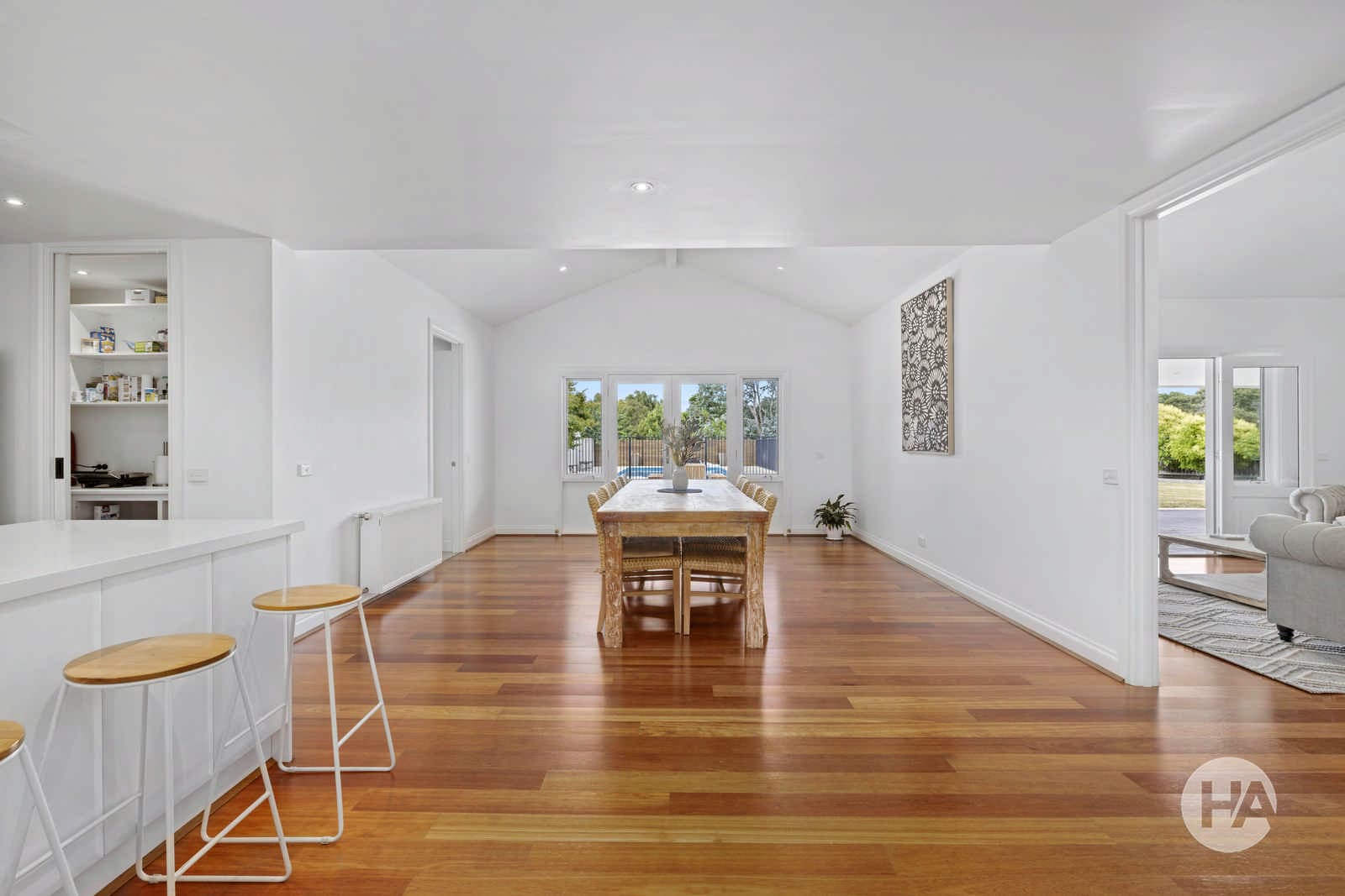 14 Crestwood Drive, ROSEBUD, Rosebud - Thumbnail 4