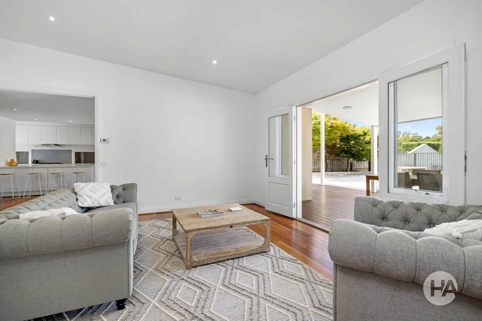 14 Crestwood Drive, ROSEBUD, Rosebud - Thumbnail 8