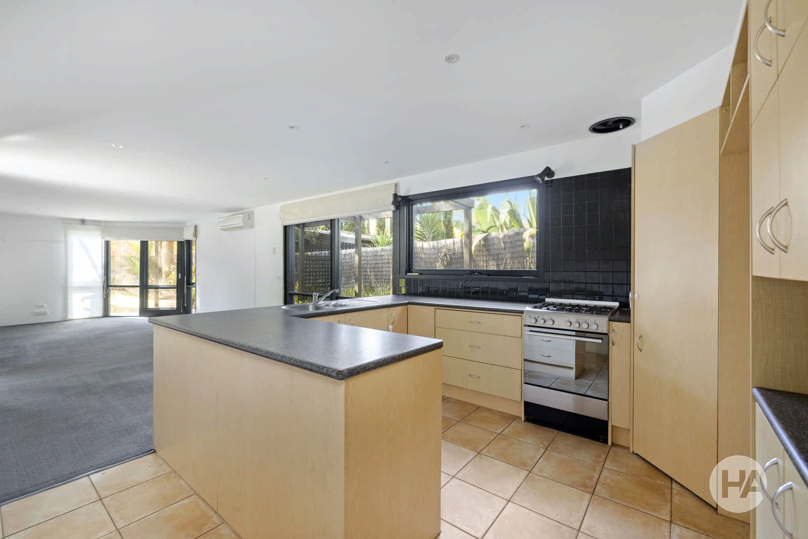 7 Raphael Crescent, FRANKSTON, Frankston - Thumbnail 4