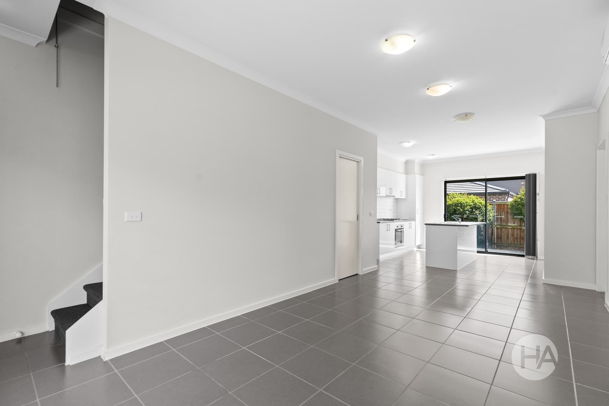 6 Queenie Way, CRANBOURNE WEST, Cranbourne West - Thumbnail 3