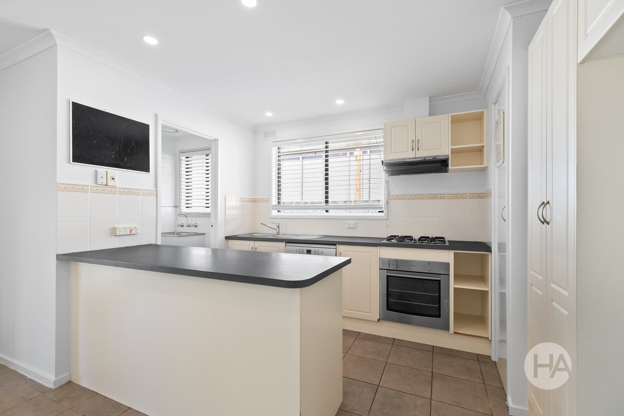 71 Pembroke Drive, SOMERVILLE, Somerville - Thumbnail 2