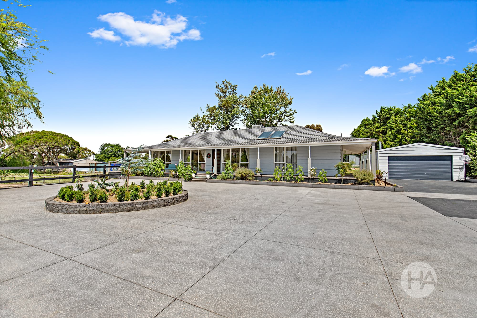 4 Currawong Grove, CANNONS CREEK, Cannons Creek - Image 1