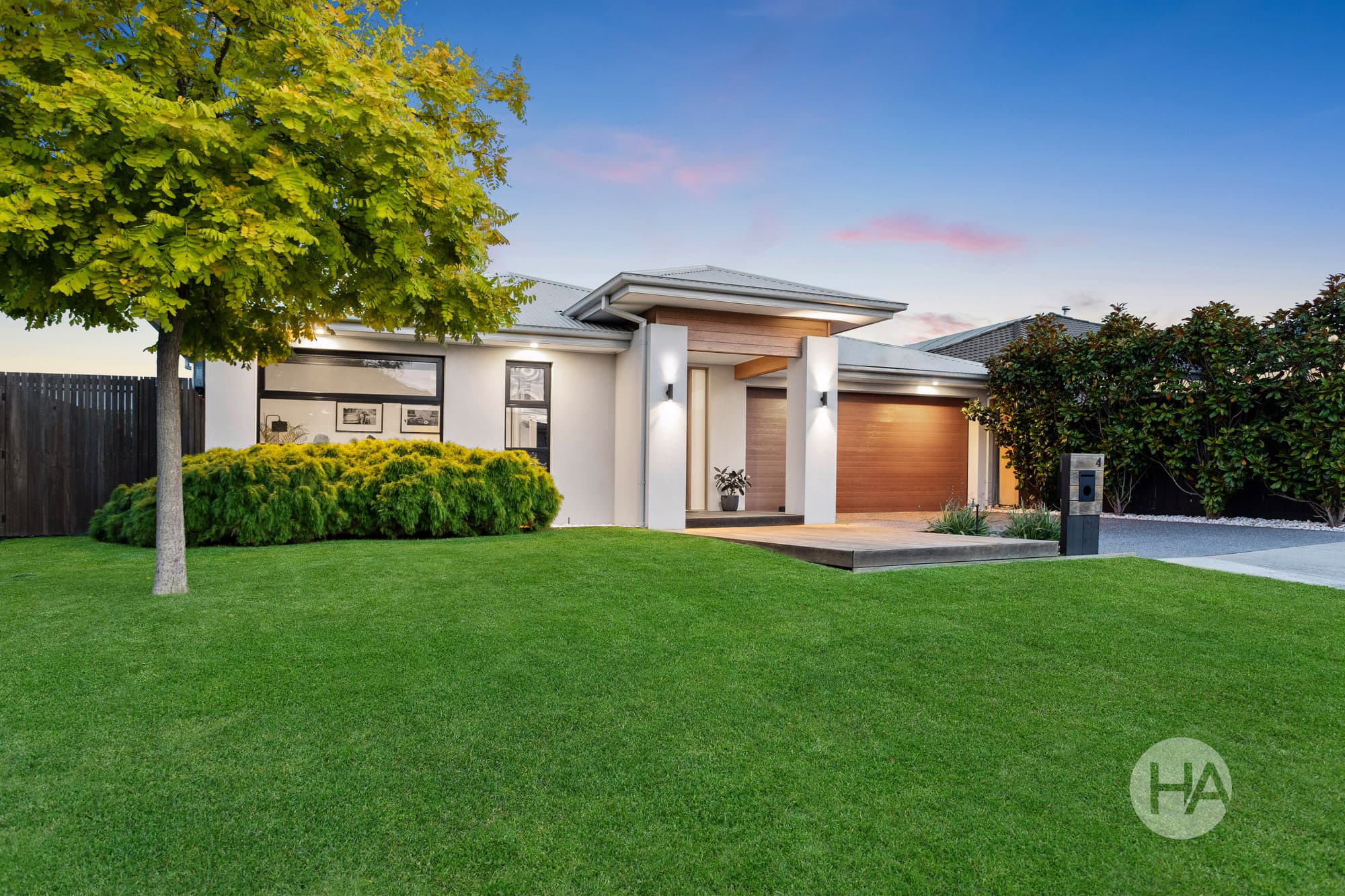 4 Ryan Way, SOMERVILLE, Narangba - Thumbnail 2