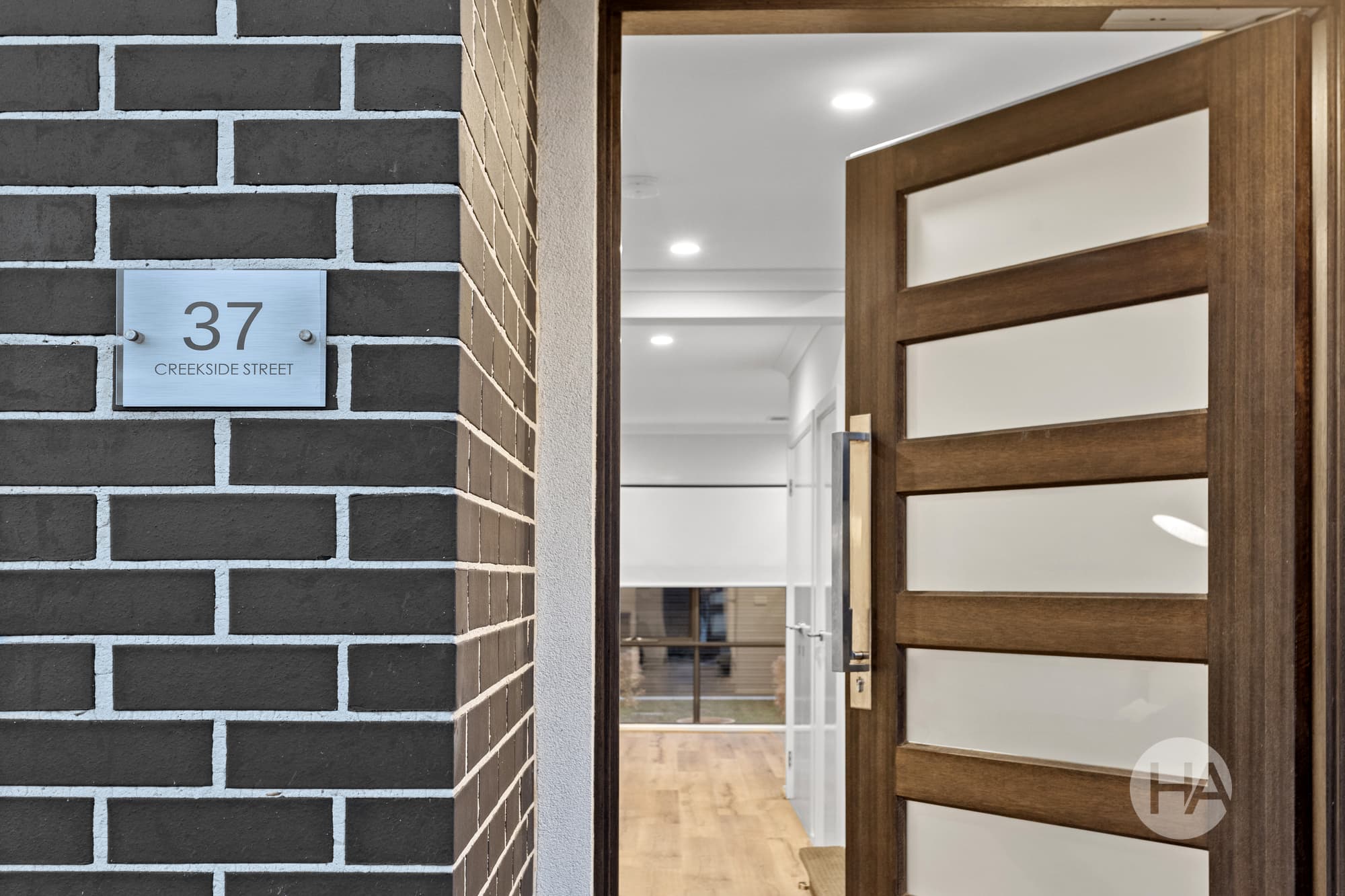 37 Creekside Street, CLYDE, Clyde - Thumbnail 2