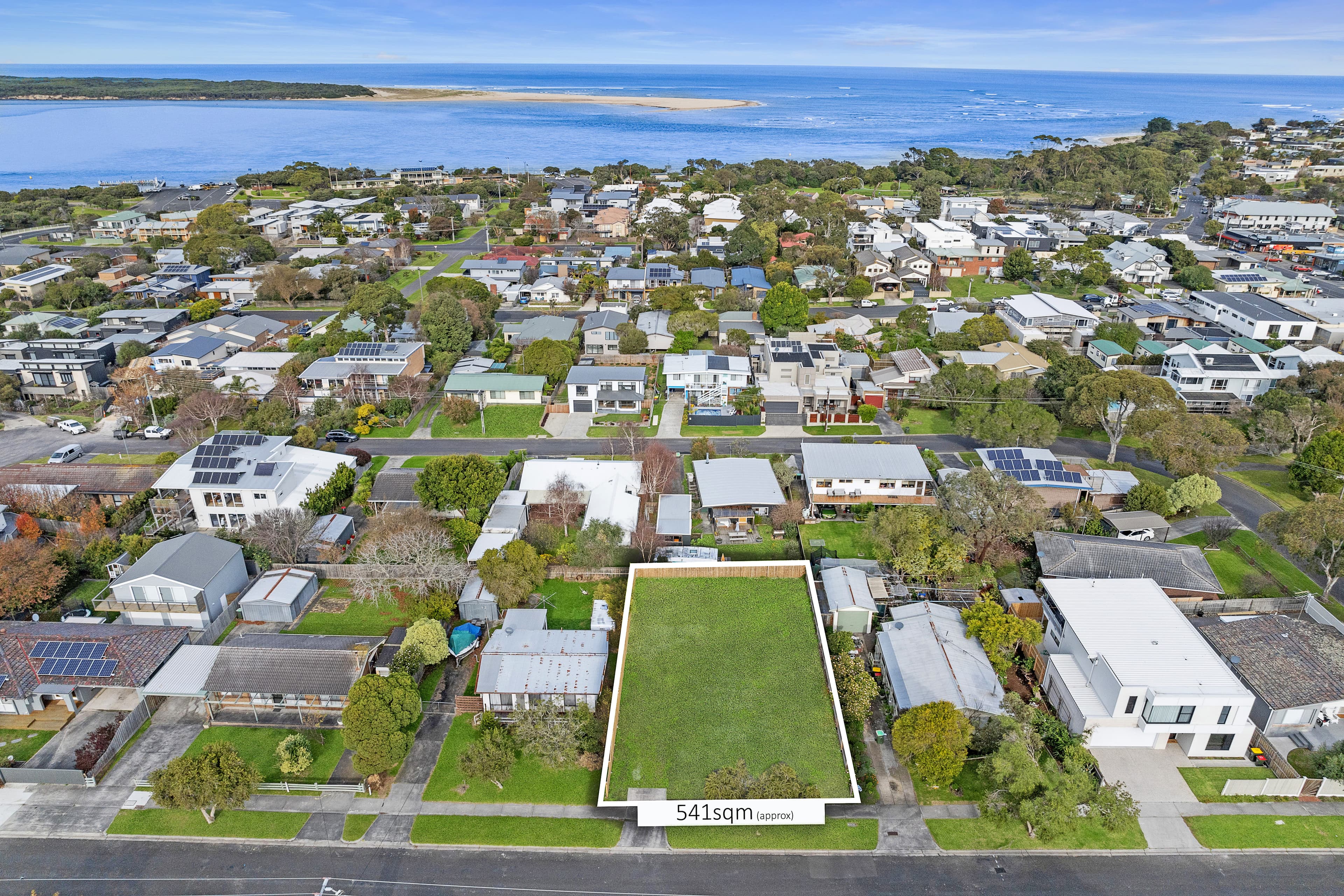10 Bayview Avenue, INVERLOCH, Inverloch - Thumbnail 2