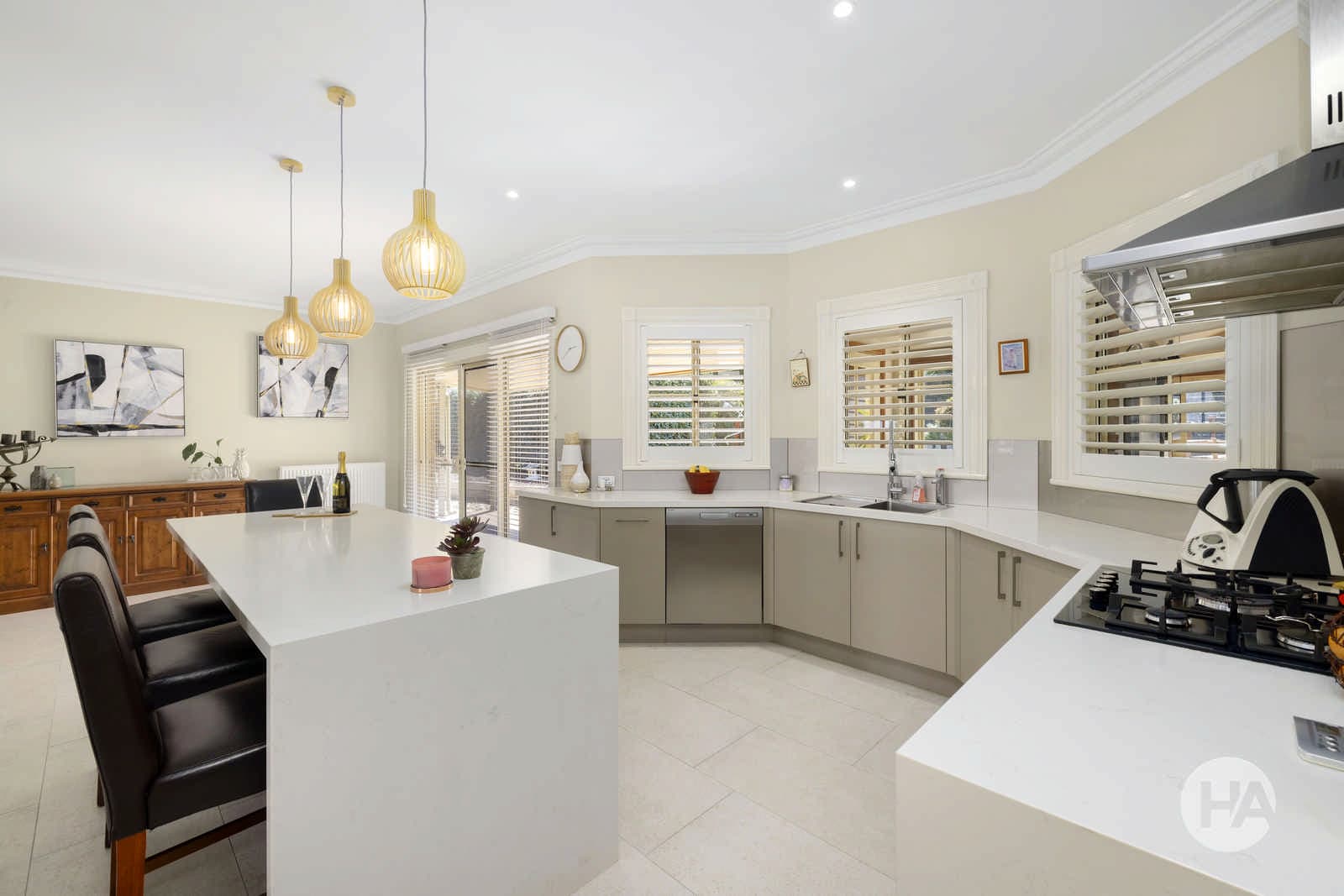 63 Highfield Drive, LANGWARRIN SOUTH, Langwarrin South - Thumbnail 3