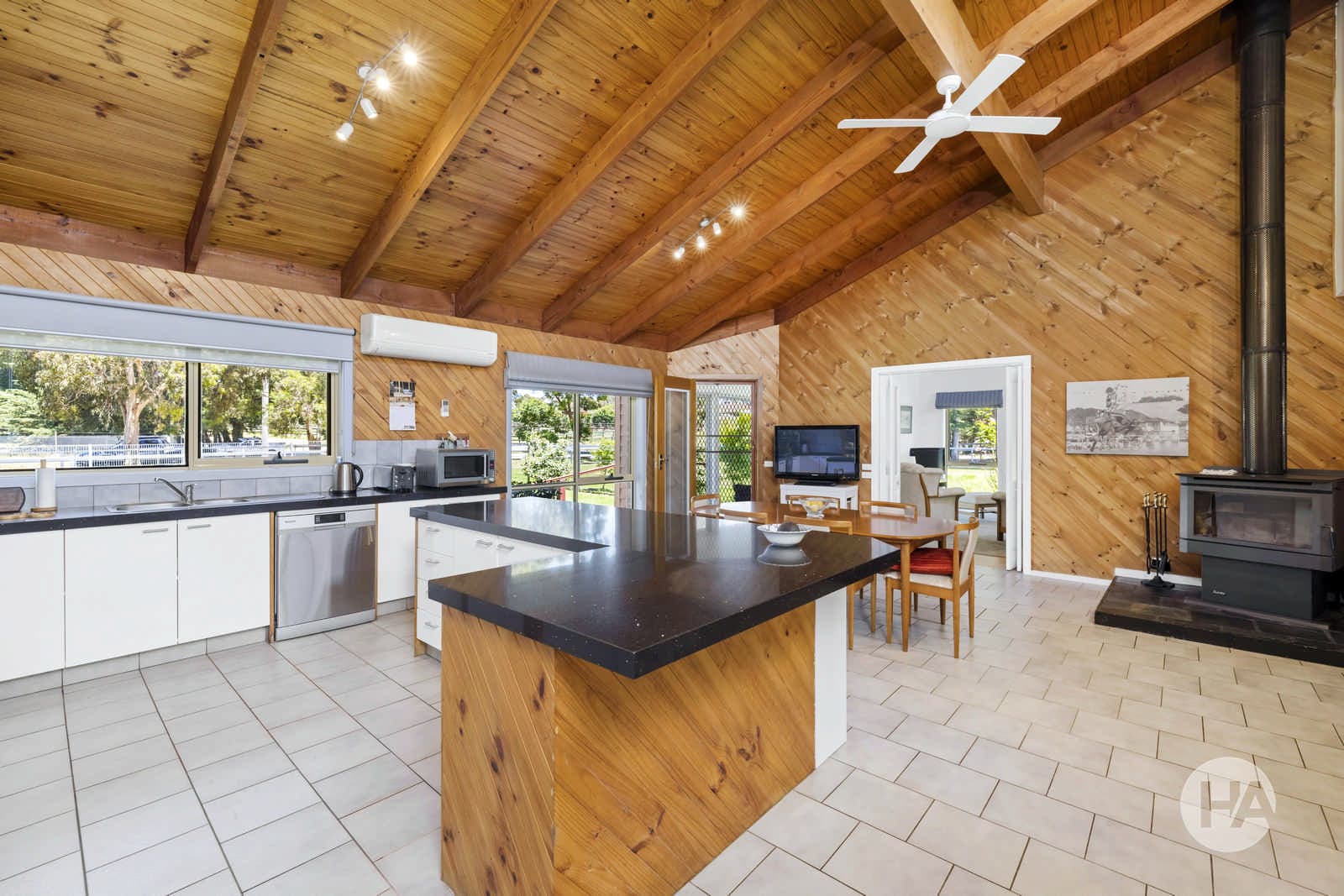 220 Roberts Road, MORNINGTON, Mornington - Thumbnail 3