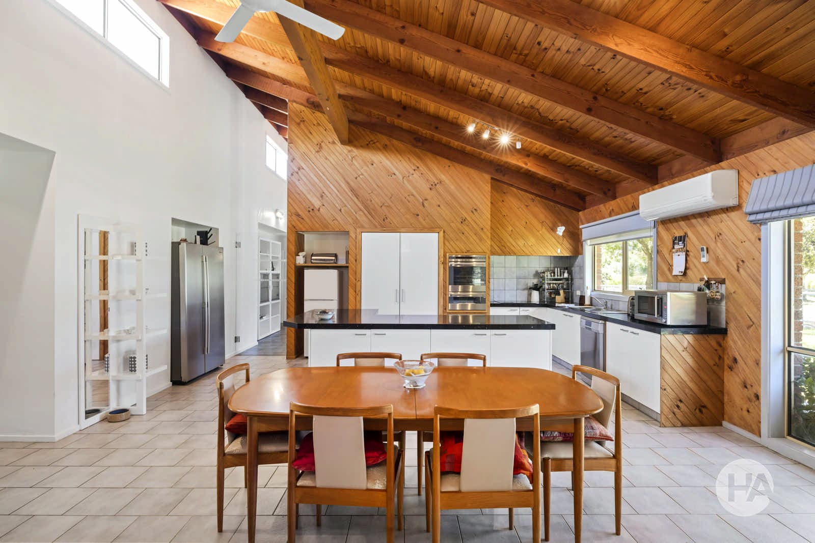 220 Roberts Road, MORNINGTON, Mornington - Thumbnail 2