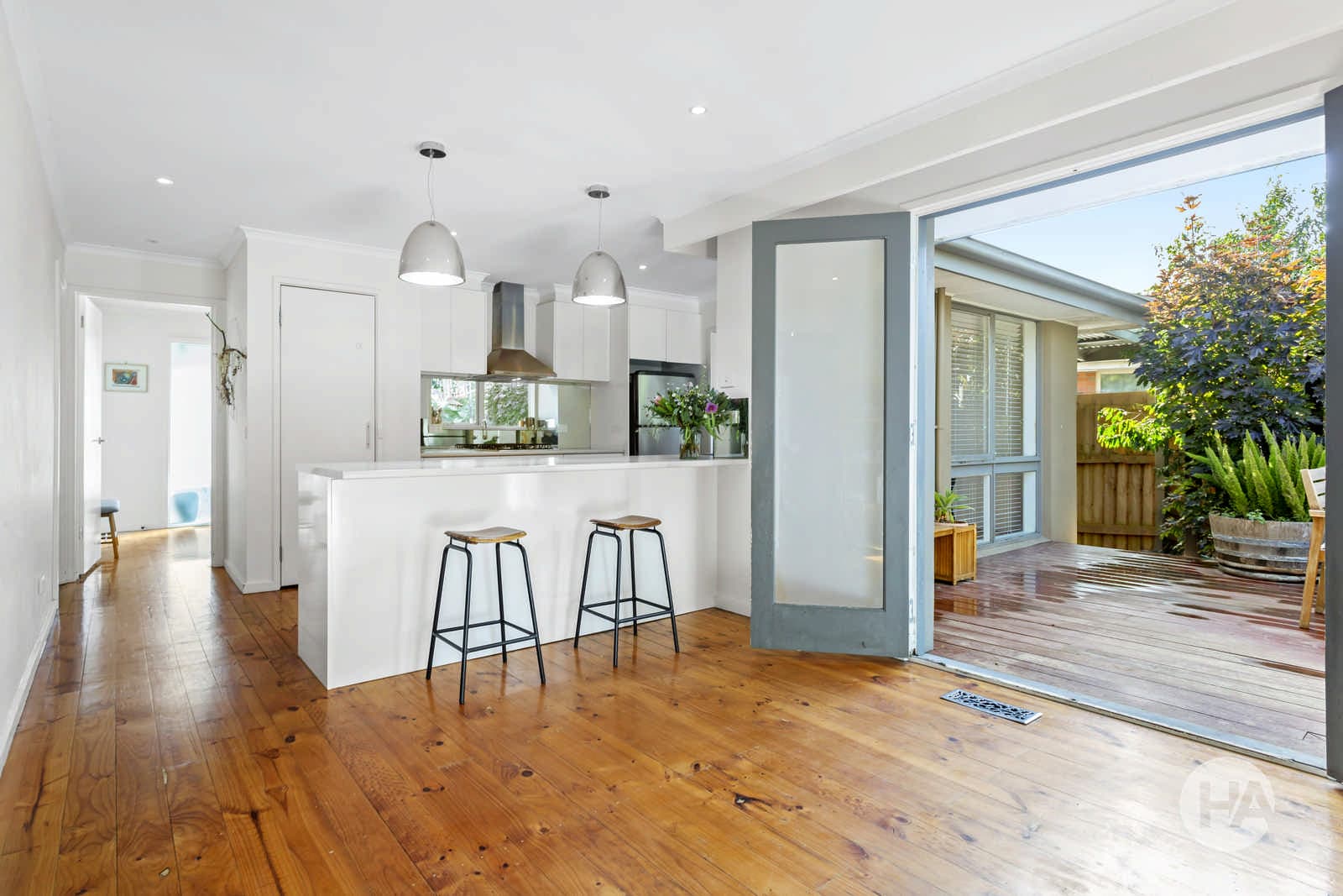 8 Leicester Court, SOMERVILLE, Somerville - Thumbnail 2