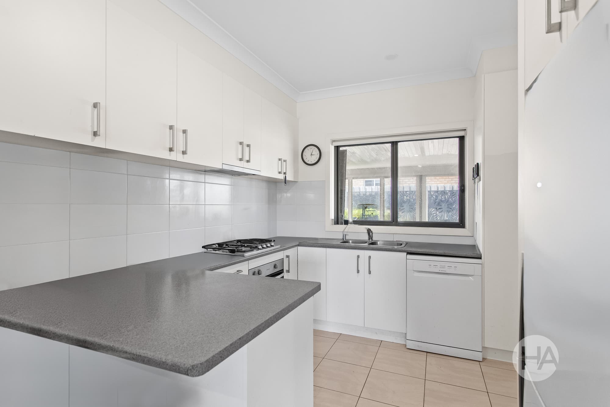 40 Peverill Crescent, WONTHAGGI, Wonthaggi - Thumbnail 2