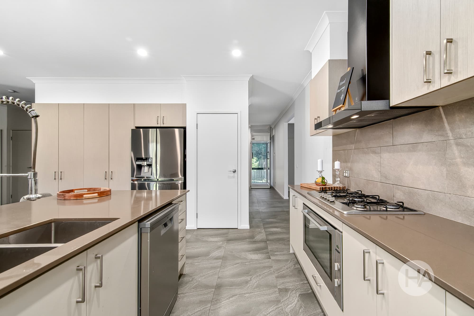 4 Crestwood Drive, ROSEBUD, Rosebud - Thumbnail 3