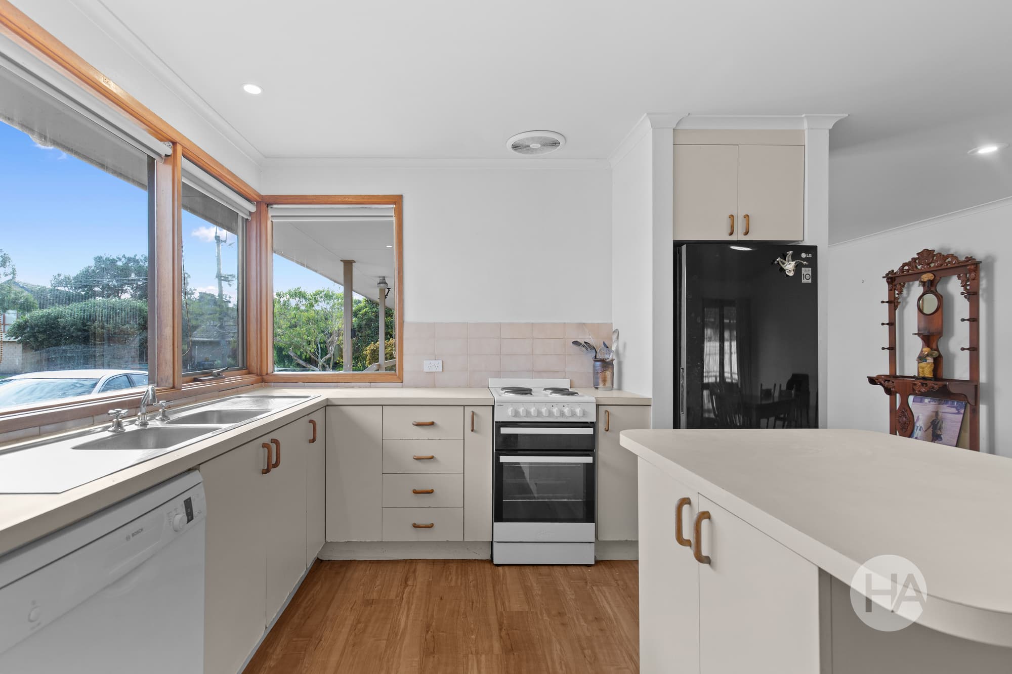 10 Meanderri Drive, INVERLOCH, Inverloch - Thumbnail 2