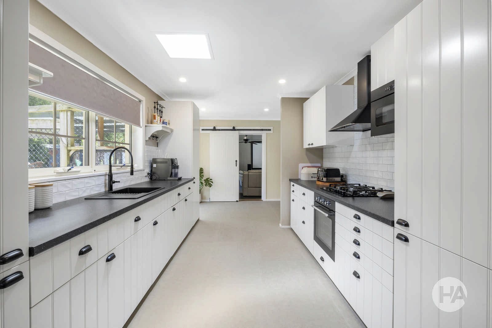 1 & 1a Valencia Rise, TYABB, Fawkner - Thumbnail 3