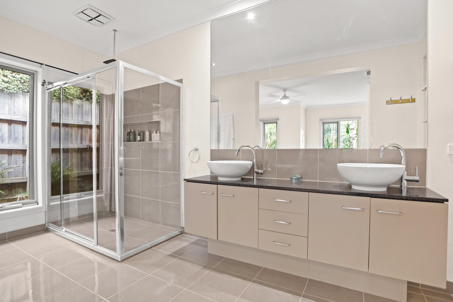 13 Beach Hill Avenue, SOMERS, Somers - Thumbnail 8