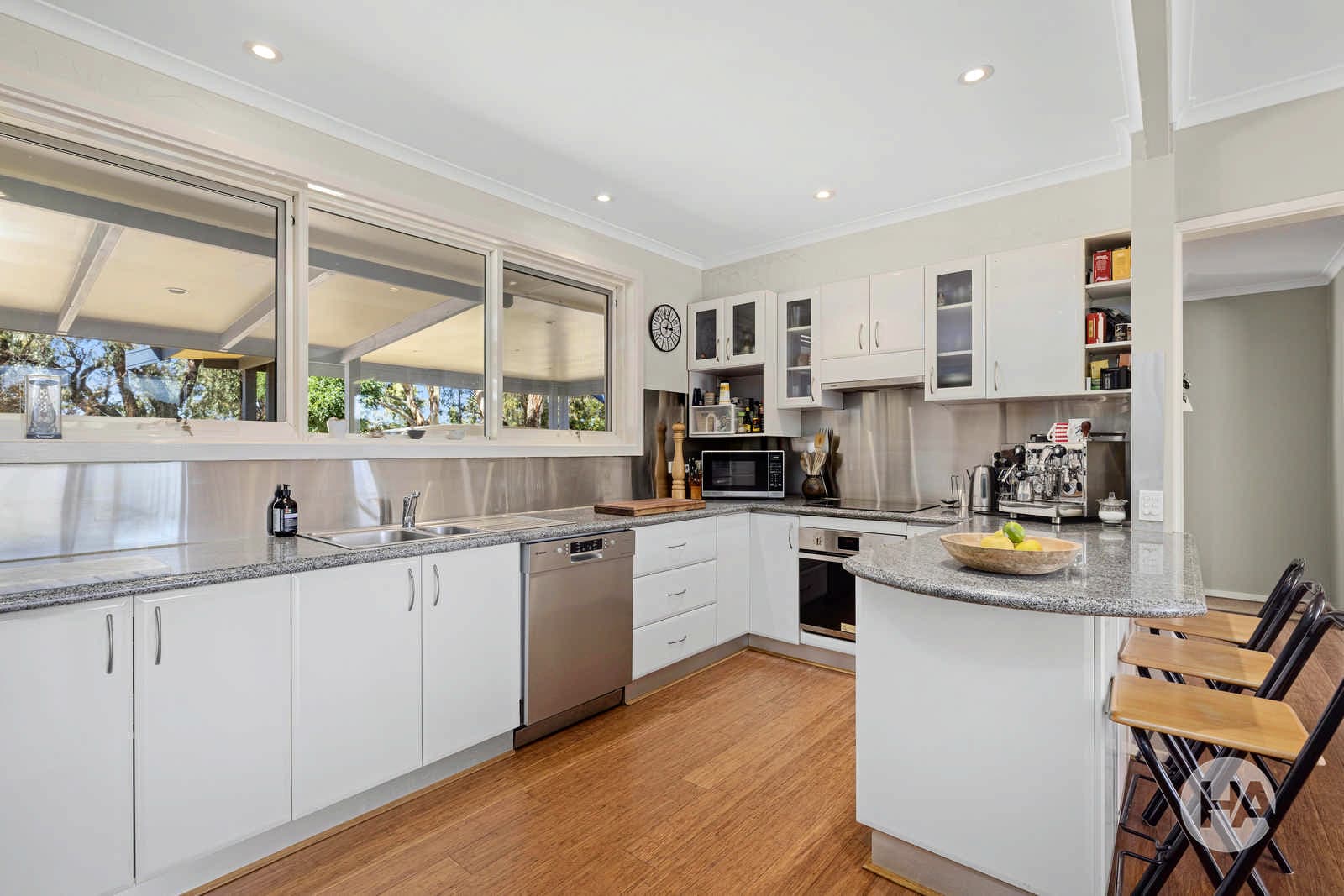 2 Camp Hill Road, SOMERS, Lilydale - Thumbnail 2