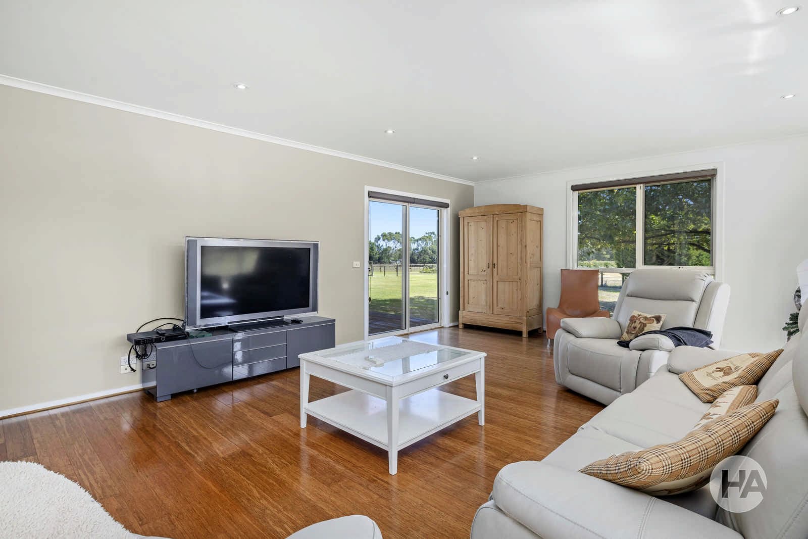 2 Camp Hill Road, SOMERS, Lilydale - Thumbnail 3