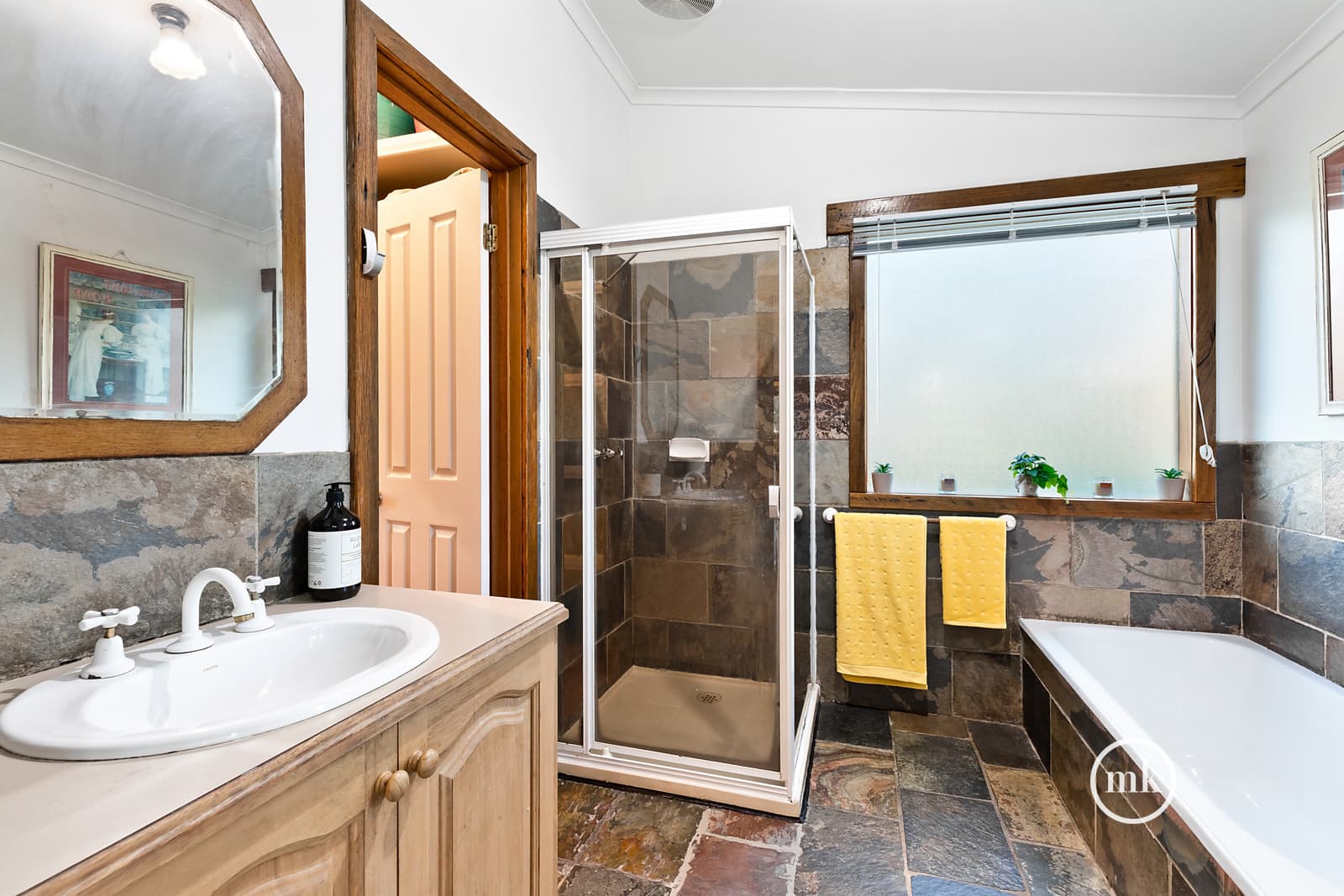 6 Curtain Road, Hurstbridge, Hurstbridge - Thumbnail 6