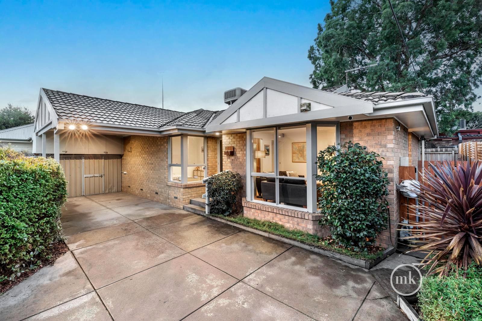 2/4 Vermont Parade, Greensborough, Greensborough - Thumbnail 2