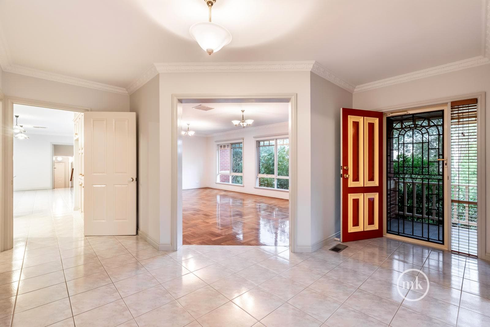 19 Crest Street, Greensborough, Greensborough - Thumbnail 4