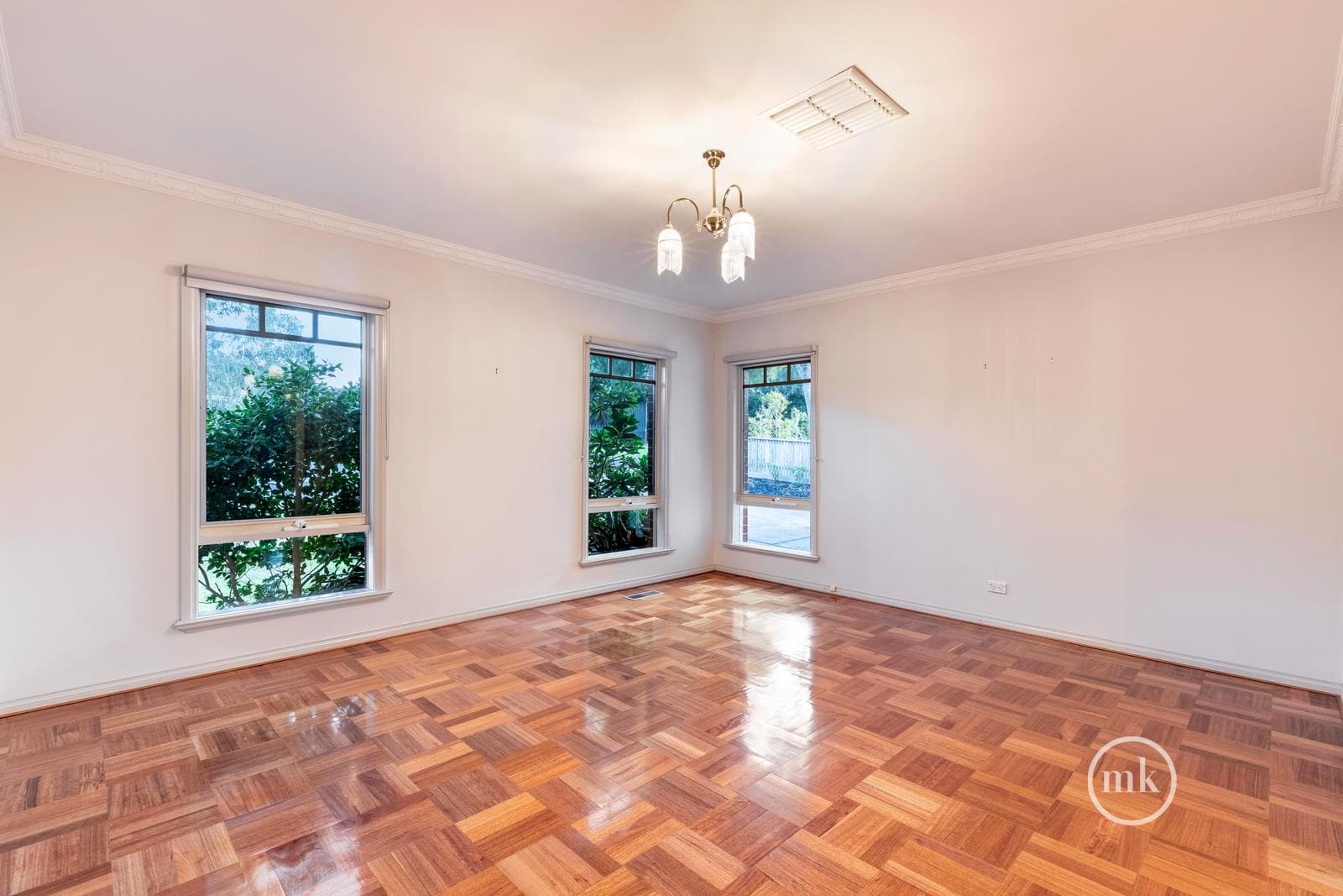 19 Crest Street, Greensborough, Greensborough - Thumbnail 5