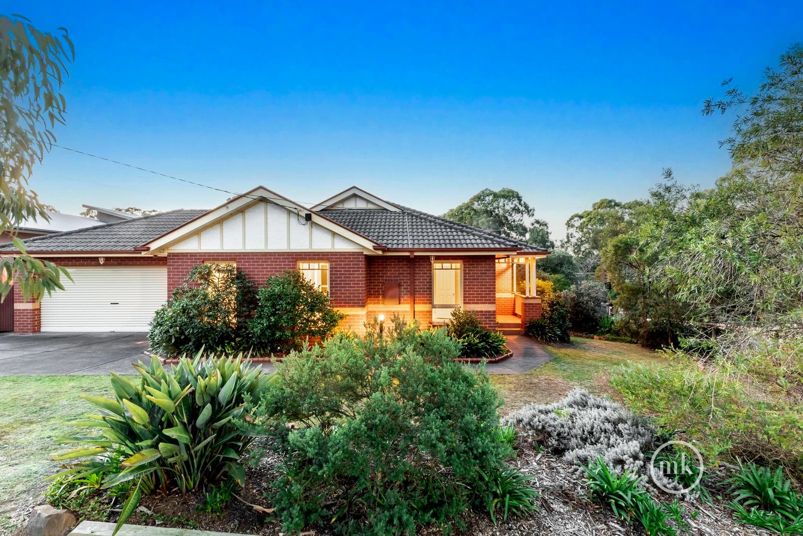 19 Crest Street, Greensborough, Greensborough - Thumbnail 2