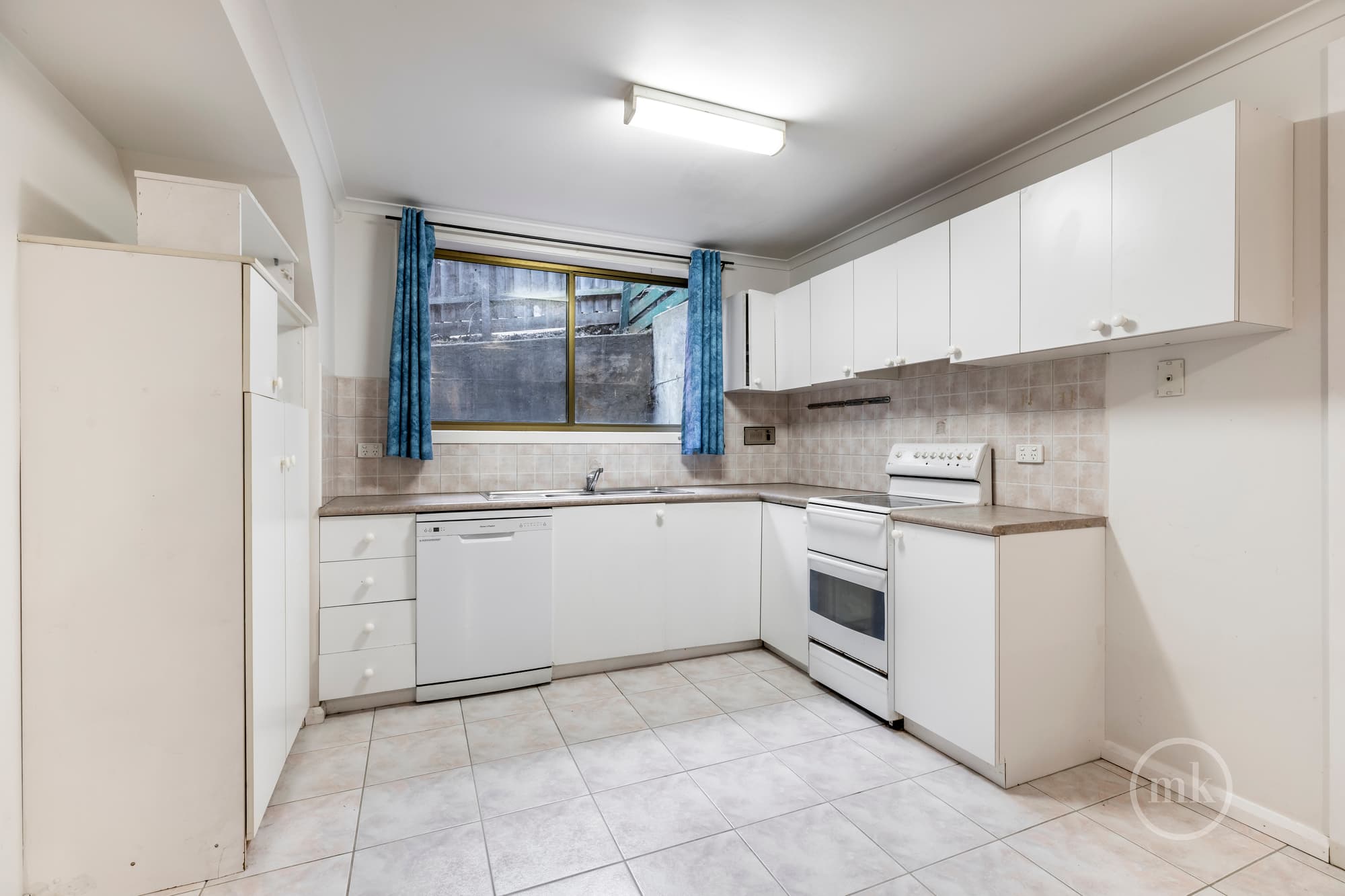 26 Delfin Crescent, Greensborough, Greensborough - Thumbnail 8