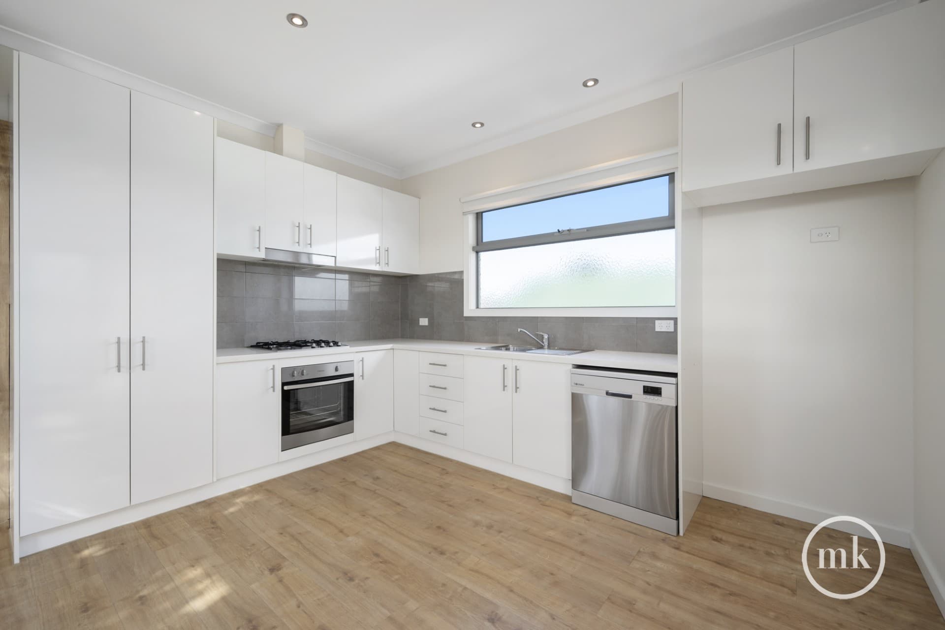 2/28 Compton Street, Reservoir, Reservoir - Thumbnail 4