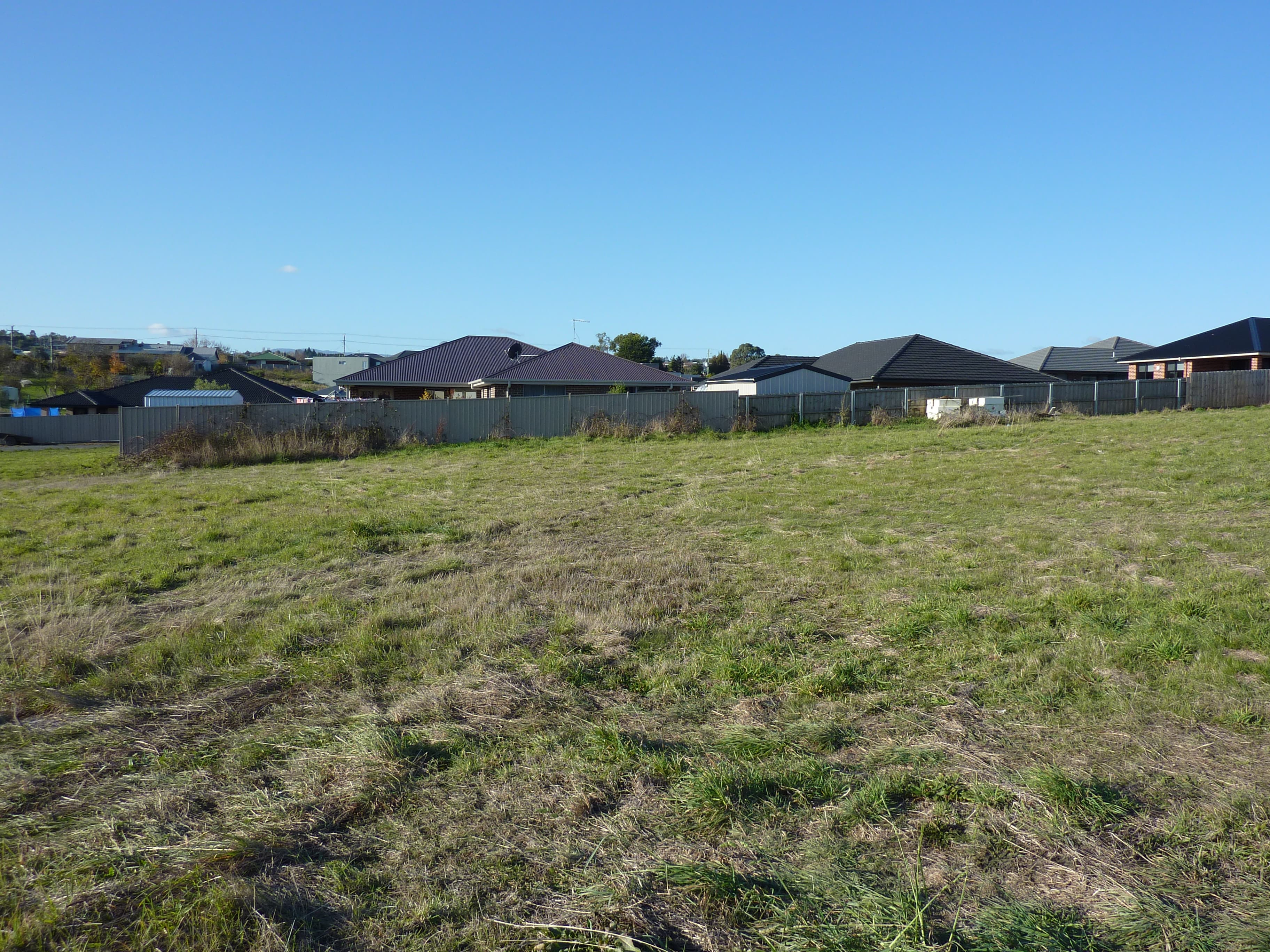 100 Mount Stuart Drive, Newnham, Newnham - Thumbnail 3