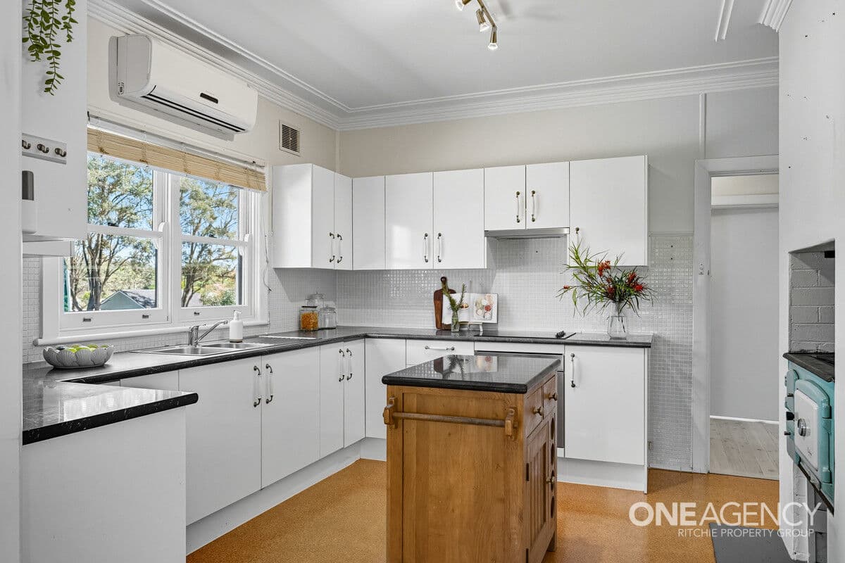 4 Moore Road, Springwood, Springwood - Thumbnail 3