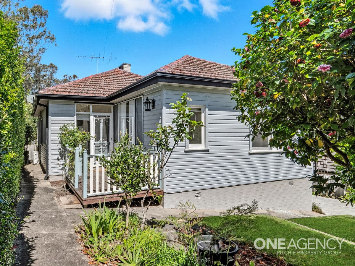 4 Moore Road, Springwood, Springwood - Image 1