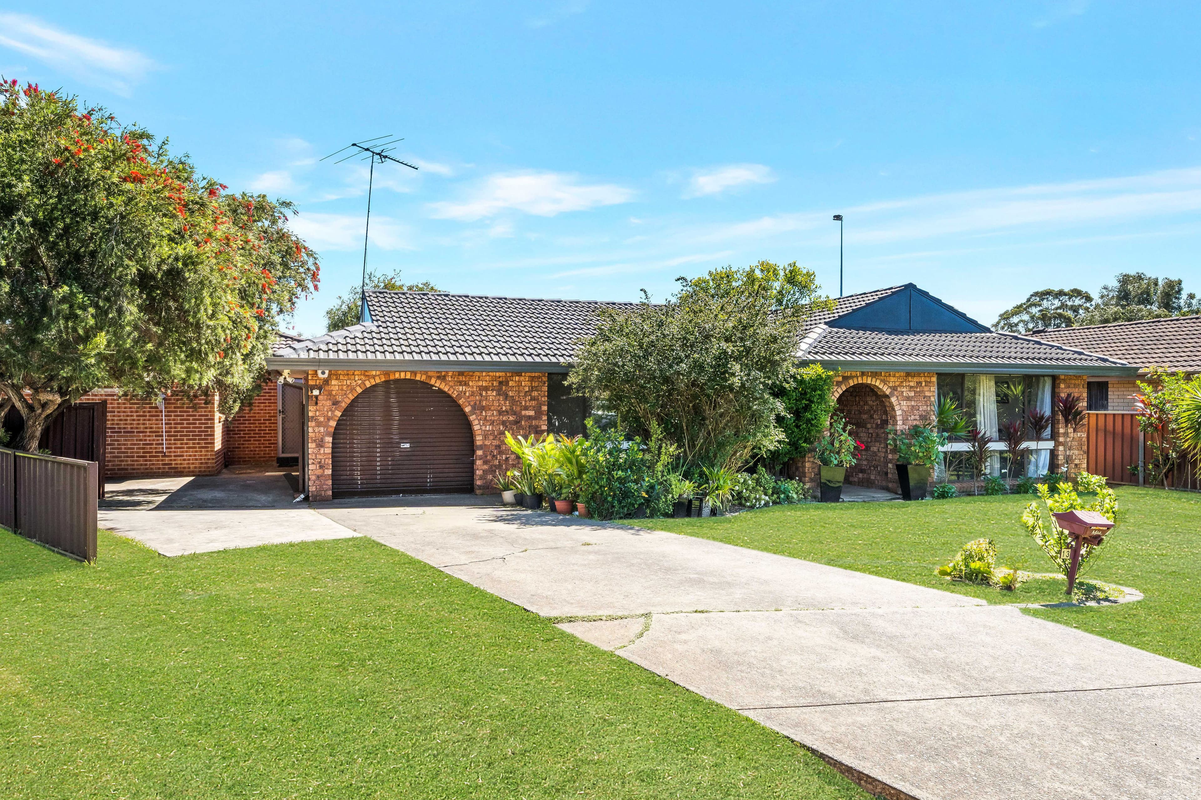 13 Terrigal Place, Woodbine, Woodbine - Image 1