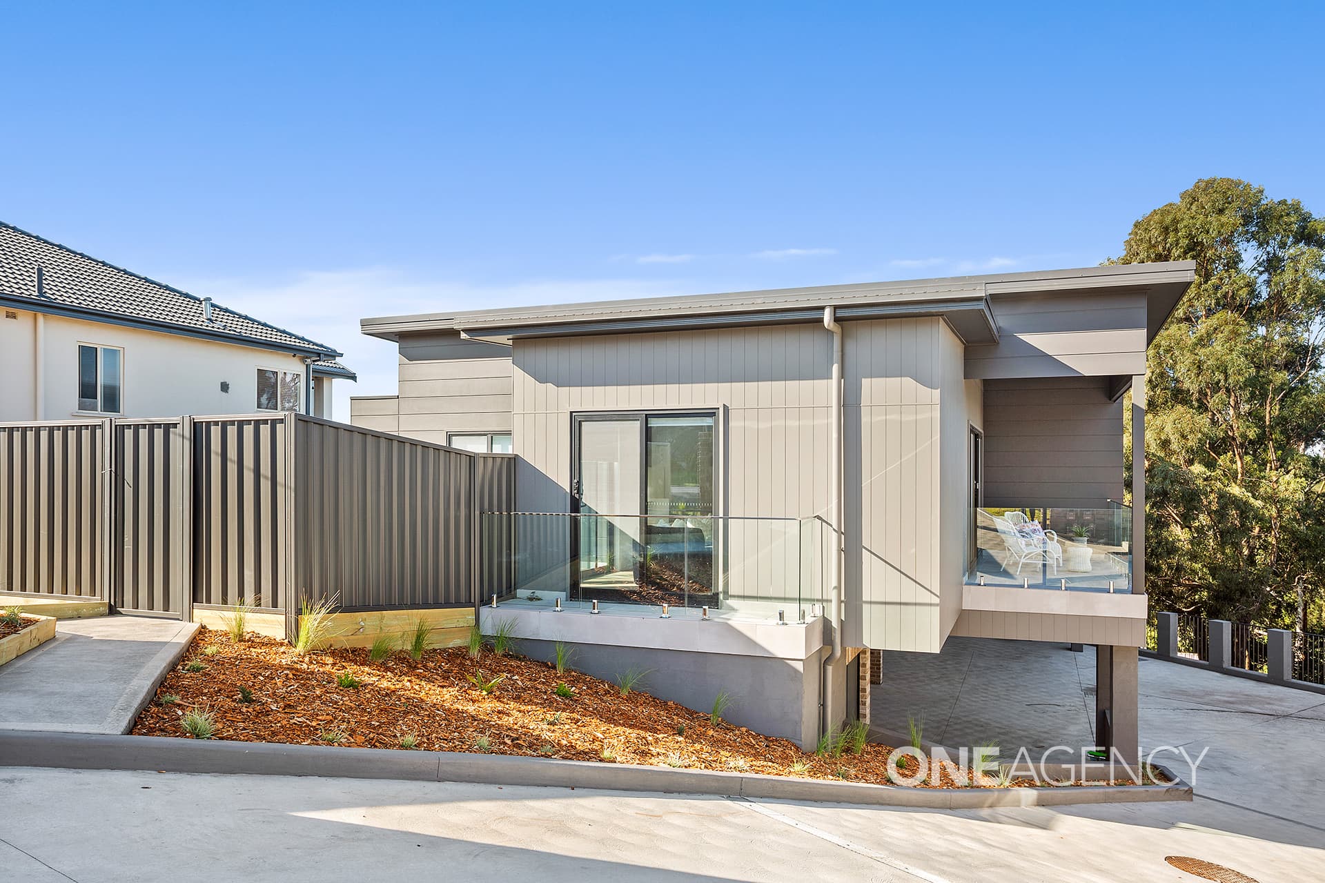 2/11 Hilltop Avenue, Lake Heights, Lake Heights - Image 1