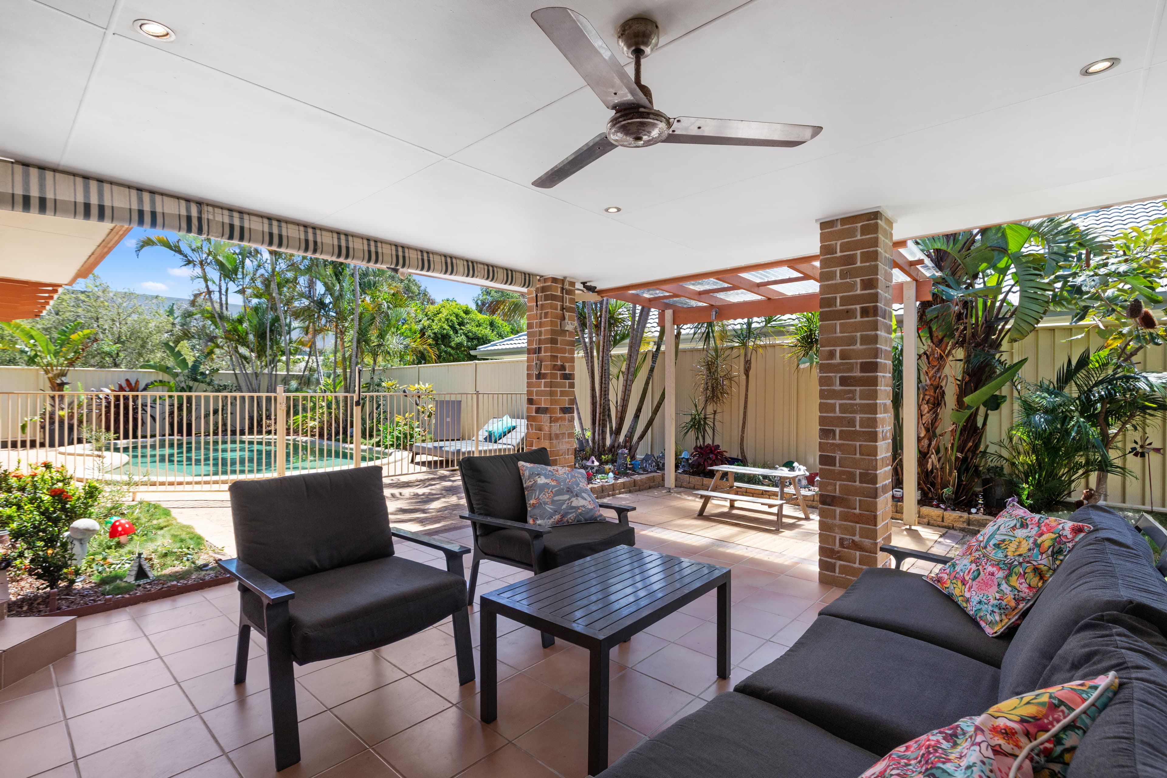 87 Coronet Crescent, Burleigh Waters, Burleigh Waters - Thumbnail 3