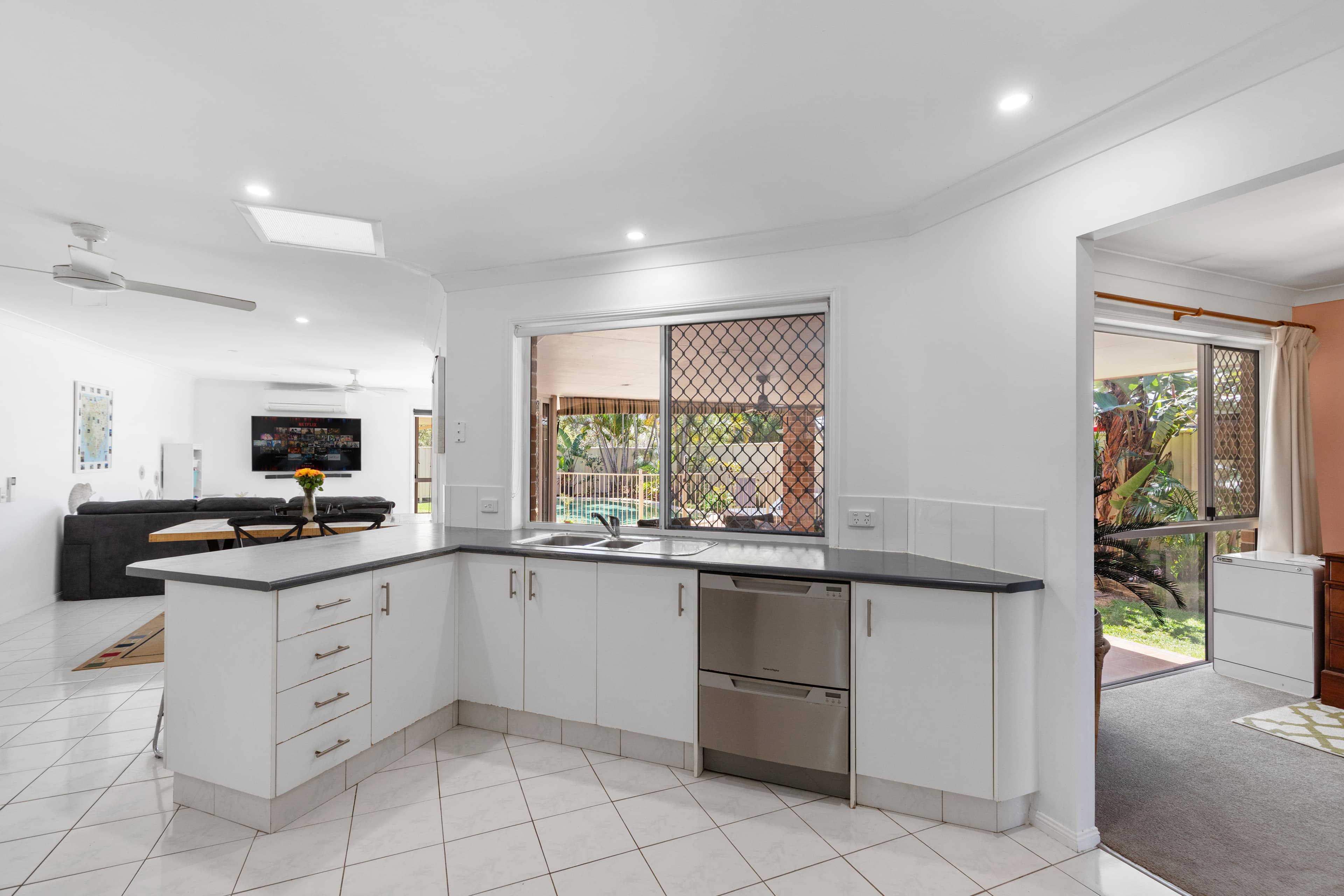 87 Coronet Crescent, Burleigh Waters, Burleigh Waters - Thumbnail 7