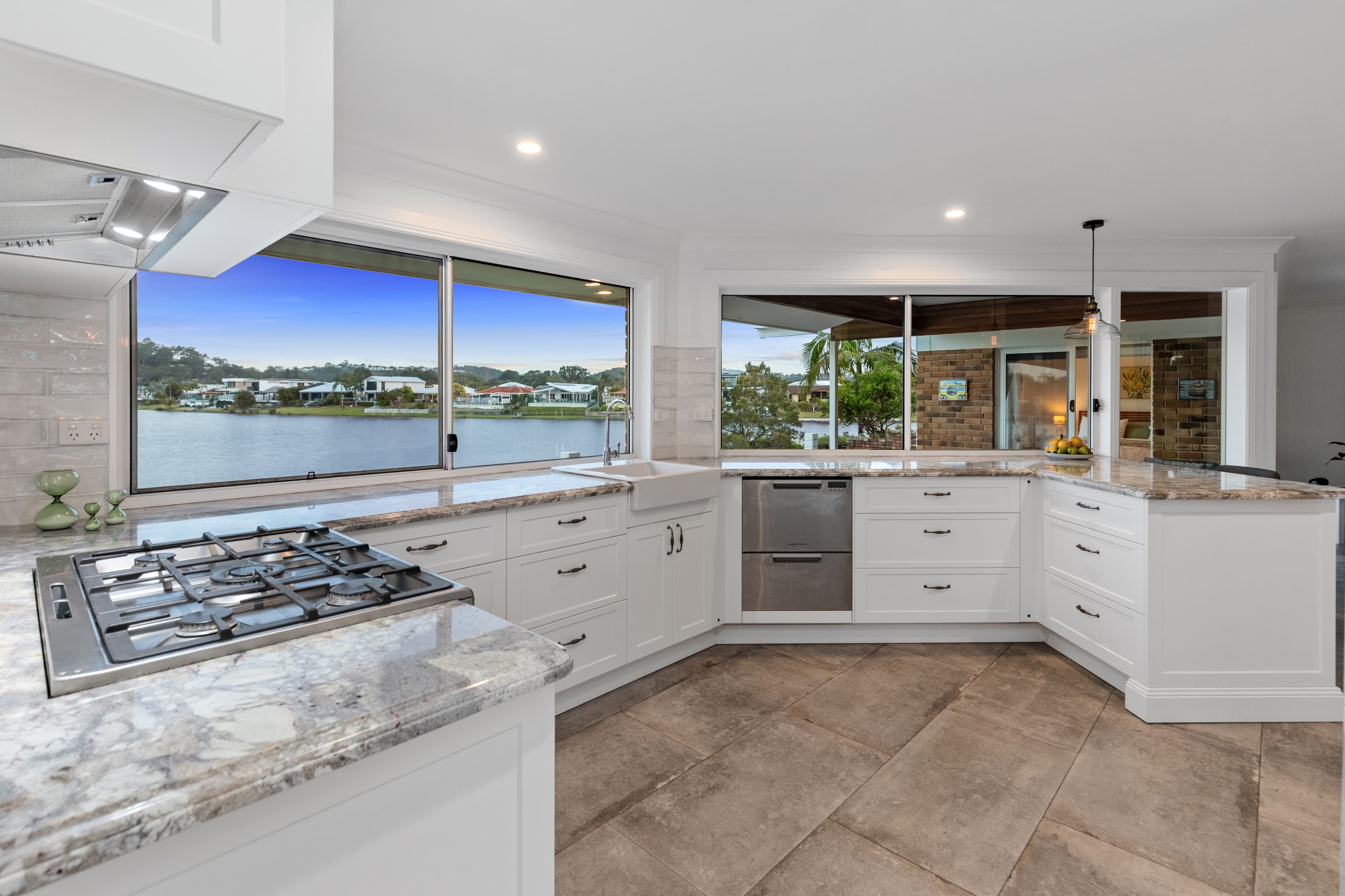 28 Jabiru Avenue, Burleigh Waters, Burleigh Waters - Thumbnail 5