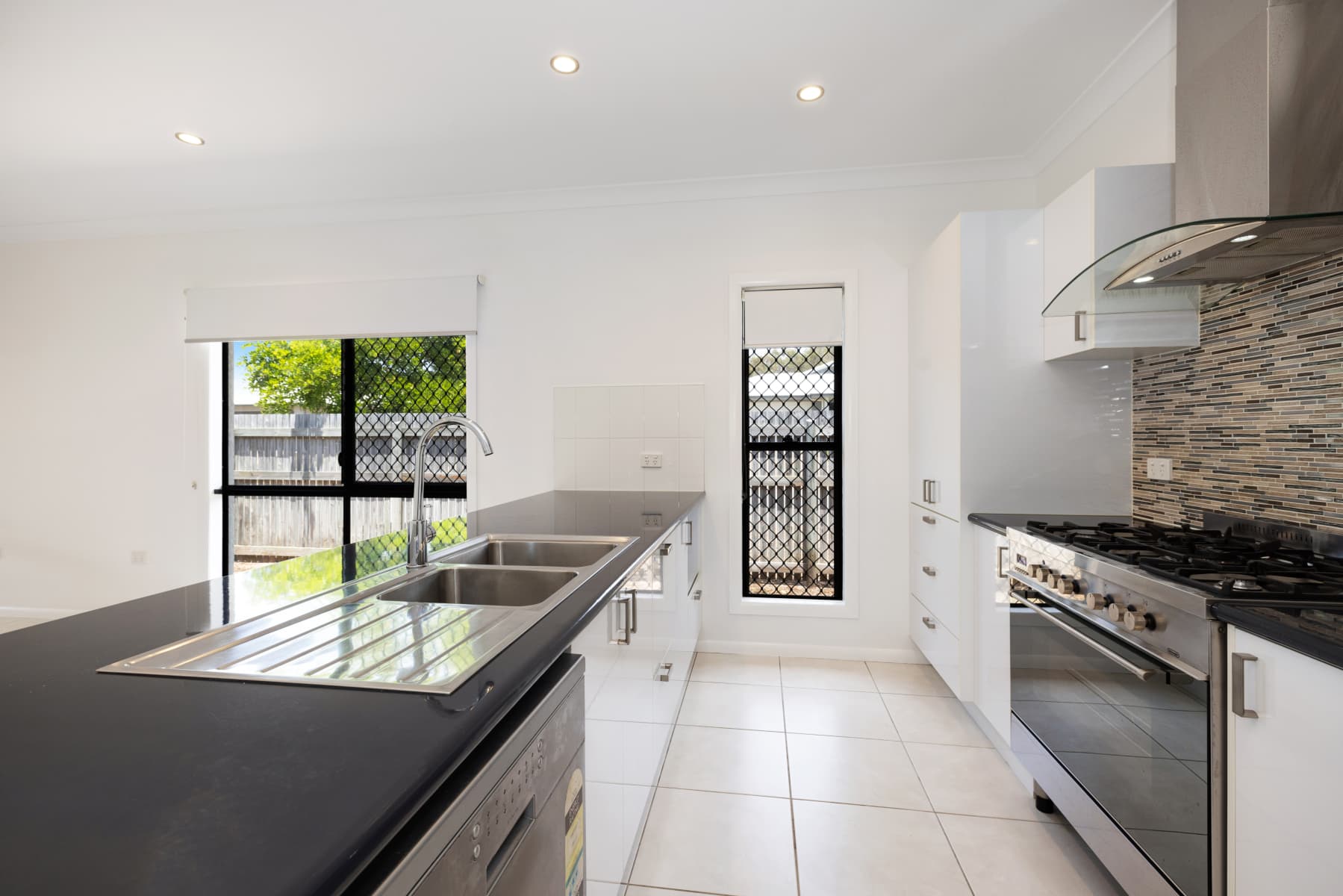 65 Mesa Circuit, Cosgrove, Cosgrove - Thumbnail 2