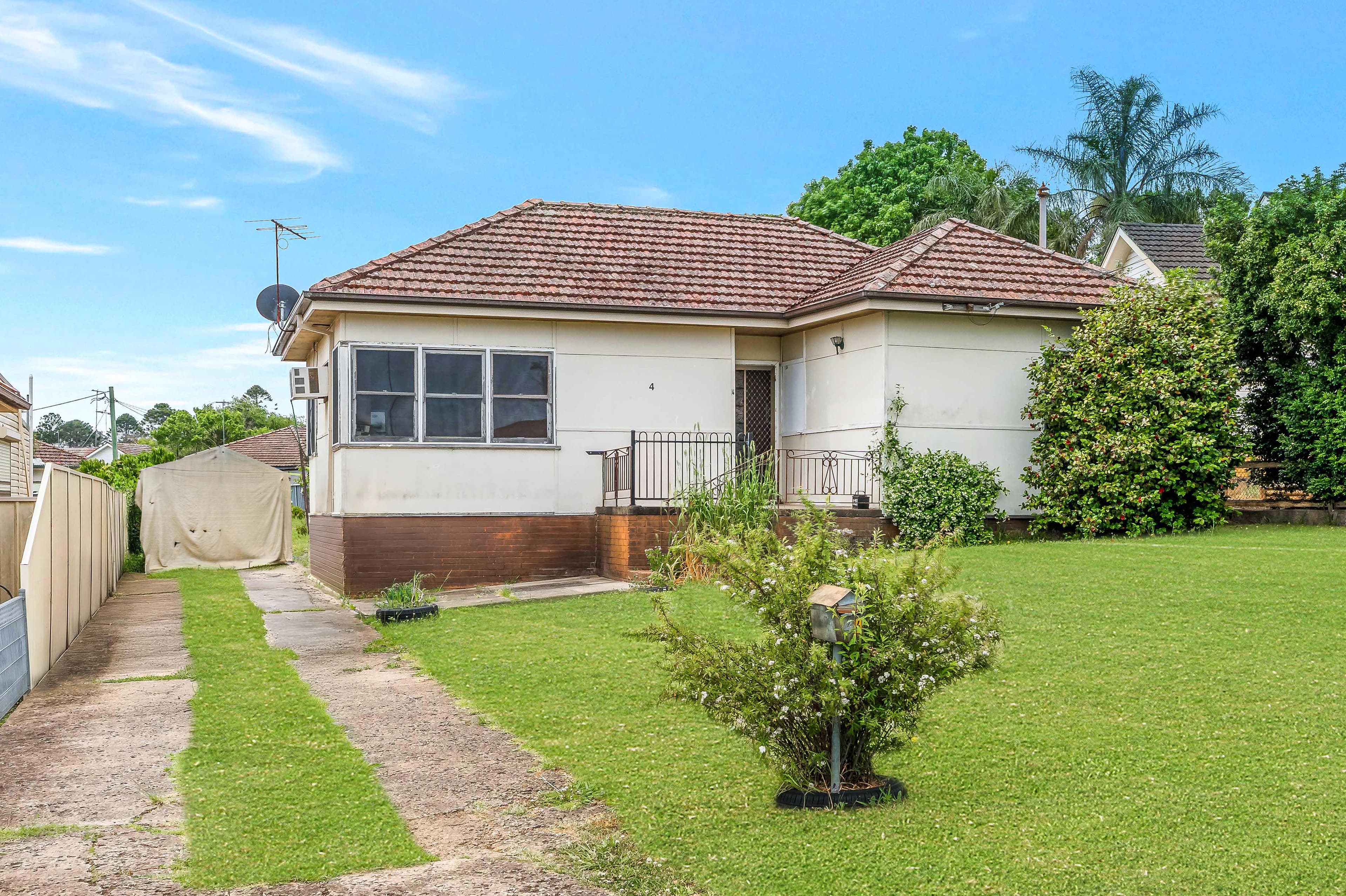 4 Meehan Place, Campbelltown, Campbelltown - Image 1
