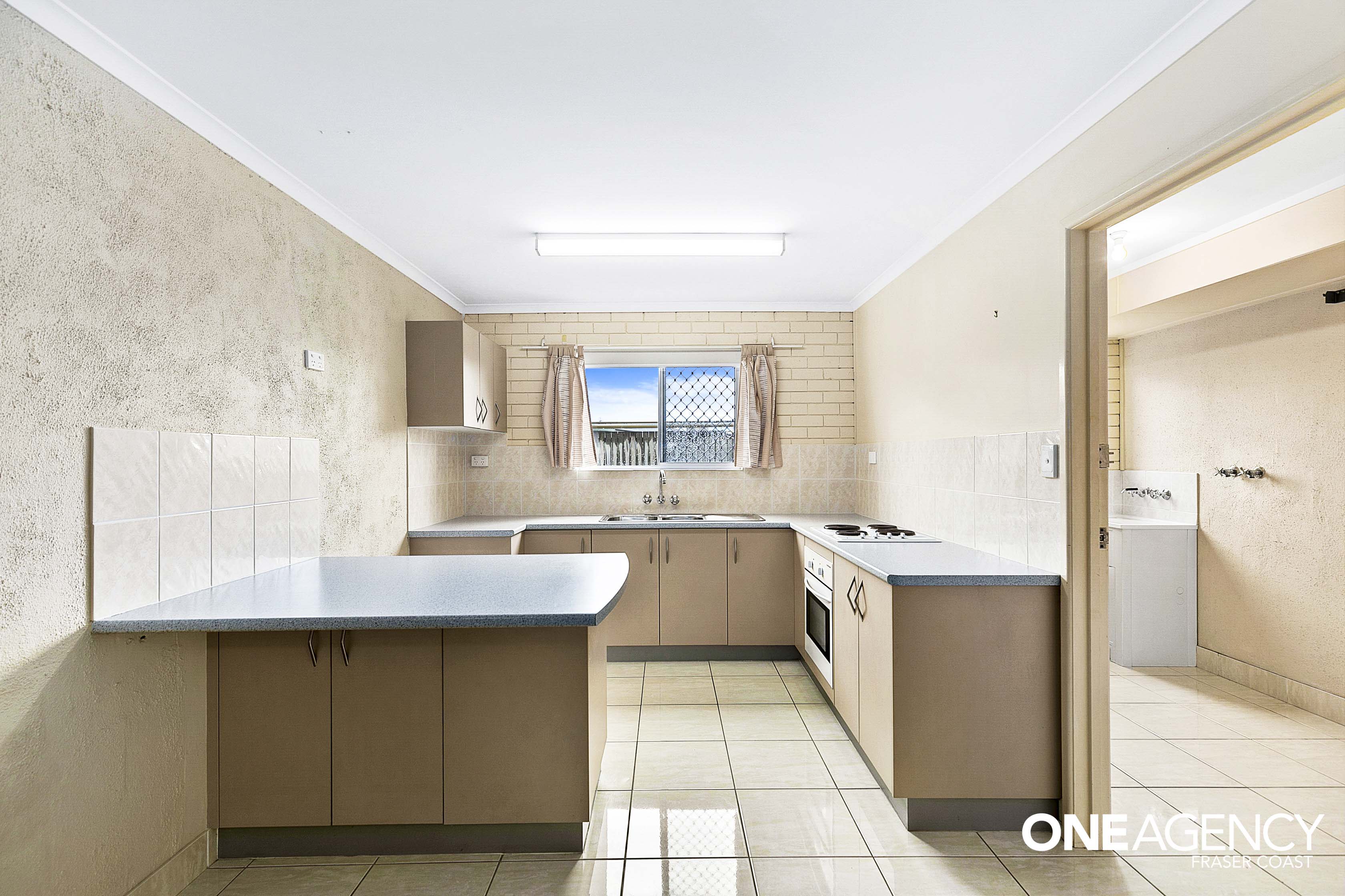 3/3 King Street, Urangan, Urangan - Thumbnail 2