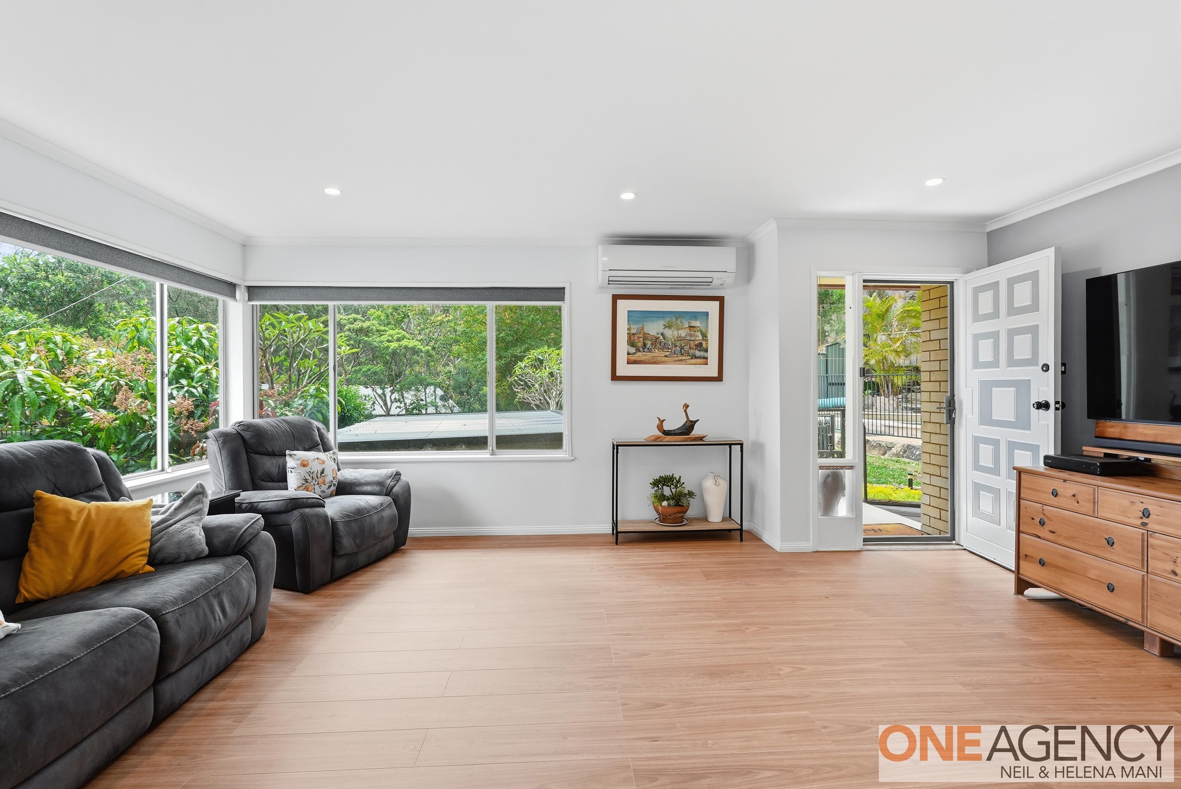 24 South Crescent, North Gosford, North Gosford - Thumbnail 2