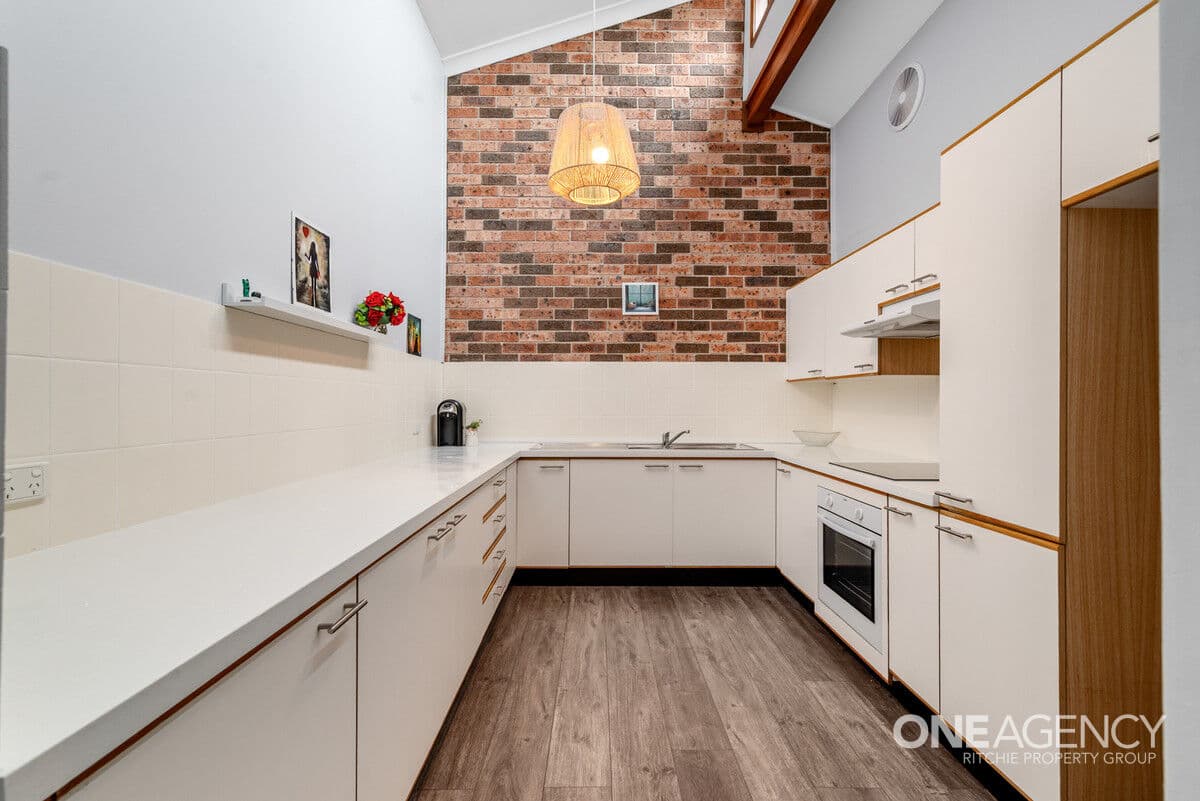 33/2 Valley Road (The Glen Cres), Springwood, Springwood - Thumbnail 3