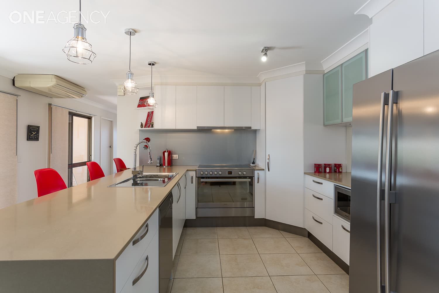 37 Oyster Point Esplanade, Newport, Newport - Thumbnail 3