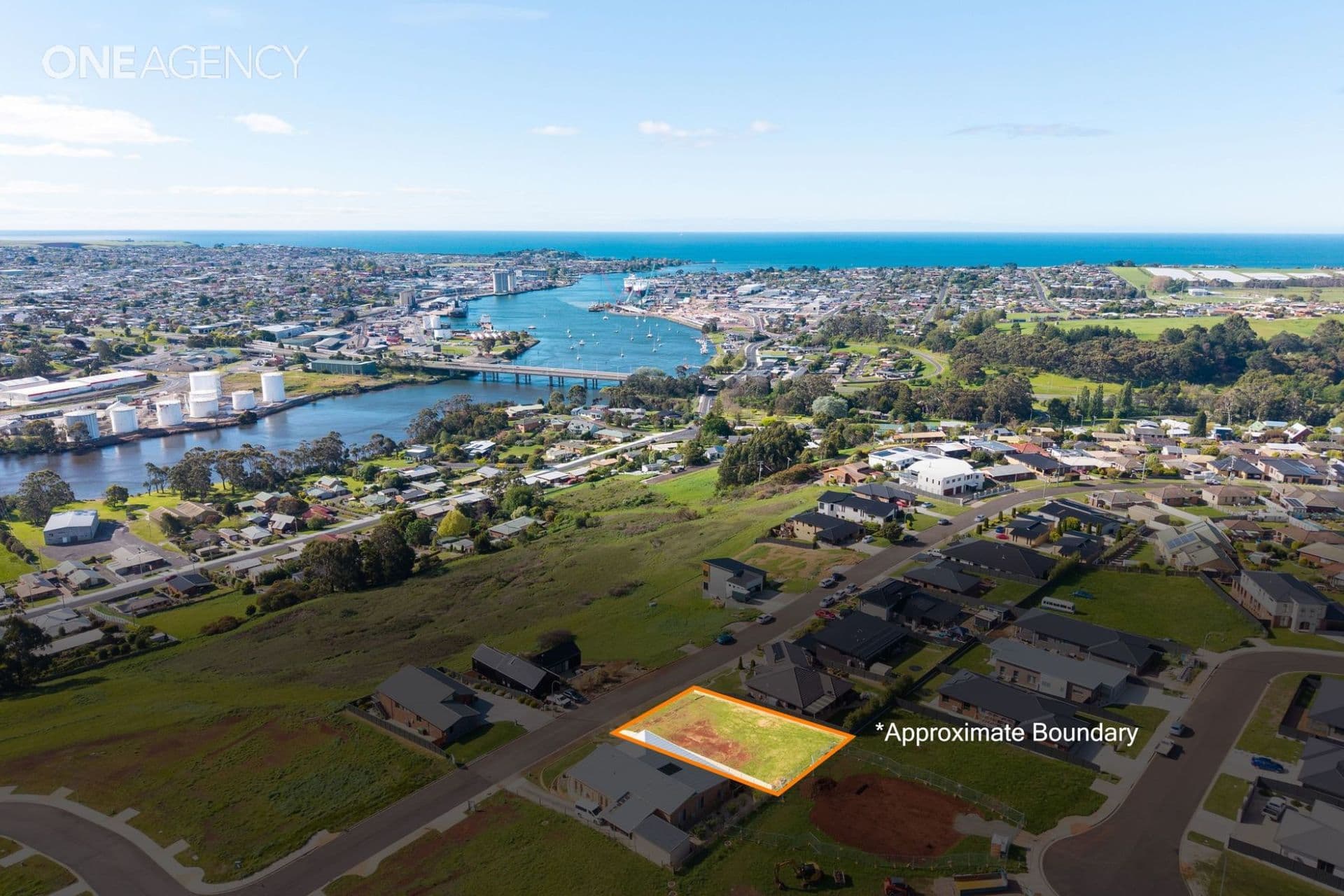 33A Skyline Drive, East Devonport, East Devonport - Thumbnail 2