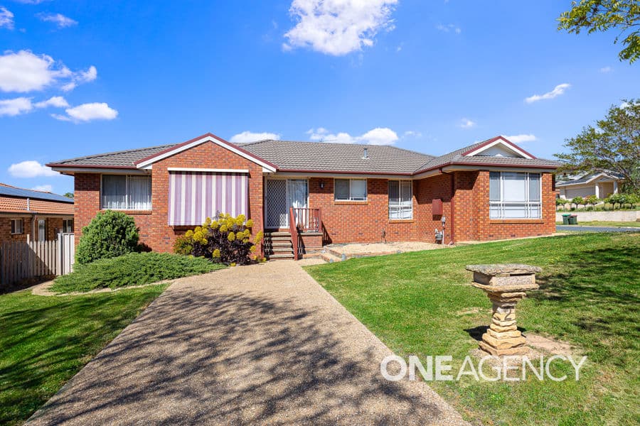 2 DELVIN Place, Kooringal, Kooringal - Image 1