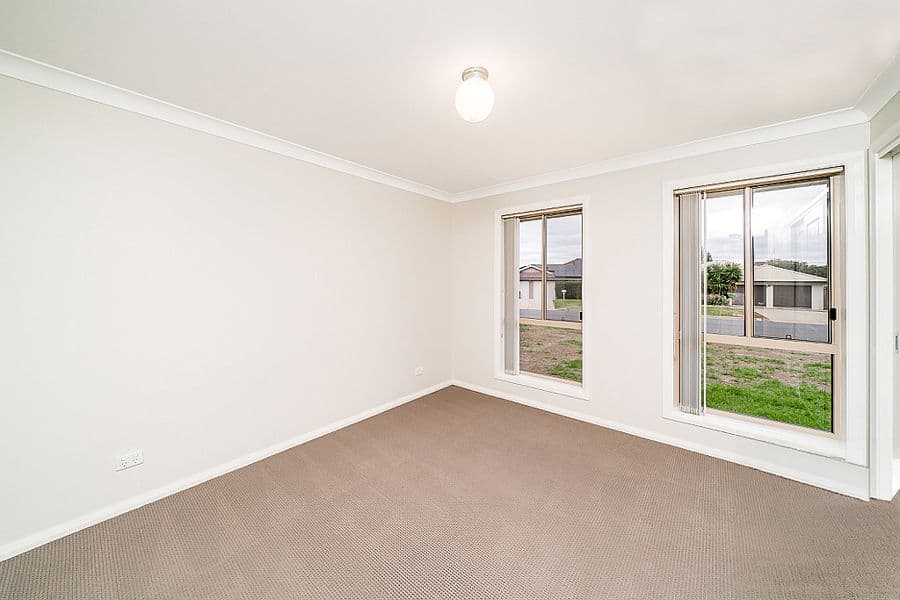 1/3 CARINYA Street, Glenfield Park, Glenfield Park - Thumbnail 2